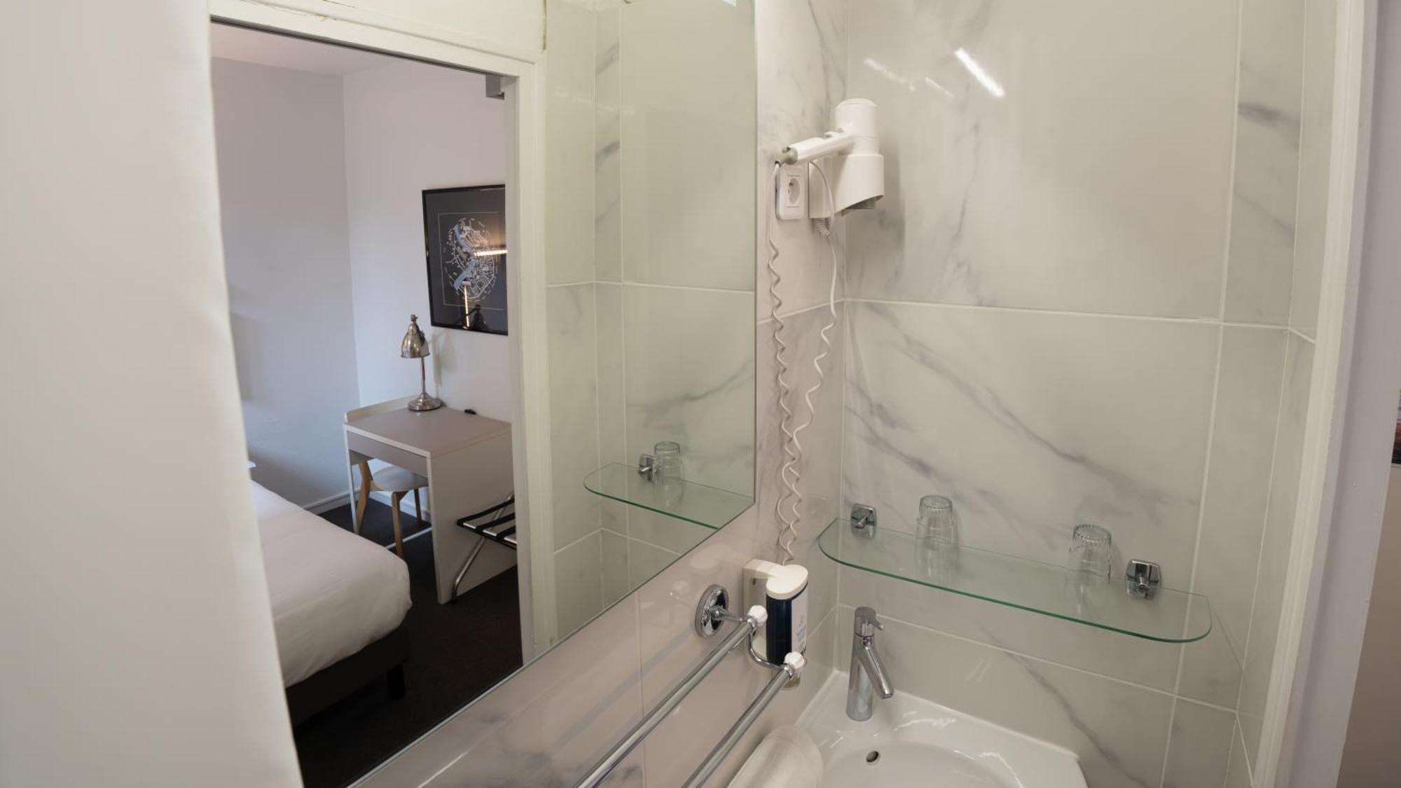 Double Room Small Bathroom Courtyard Side