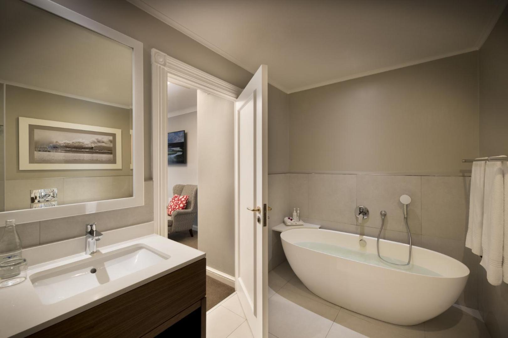 One-Bedroom Suite Single