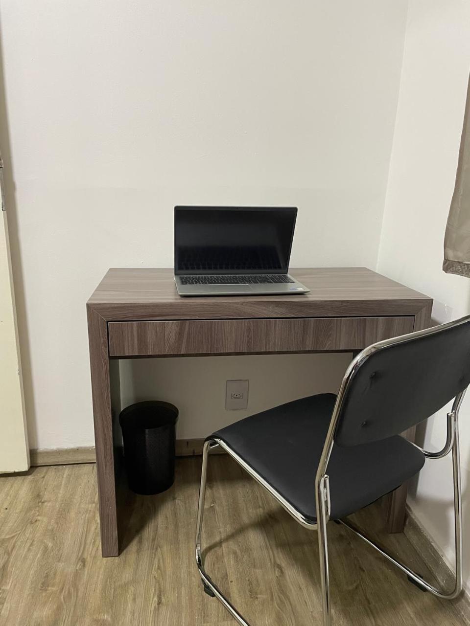 Habitación individual con aseo compartido
