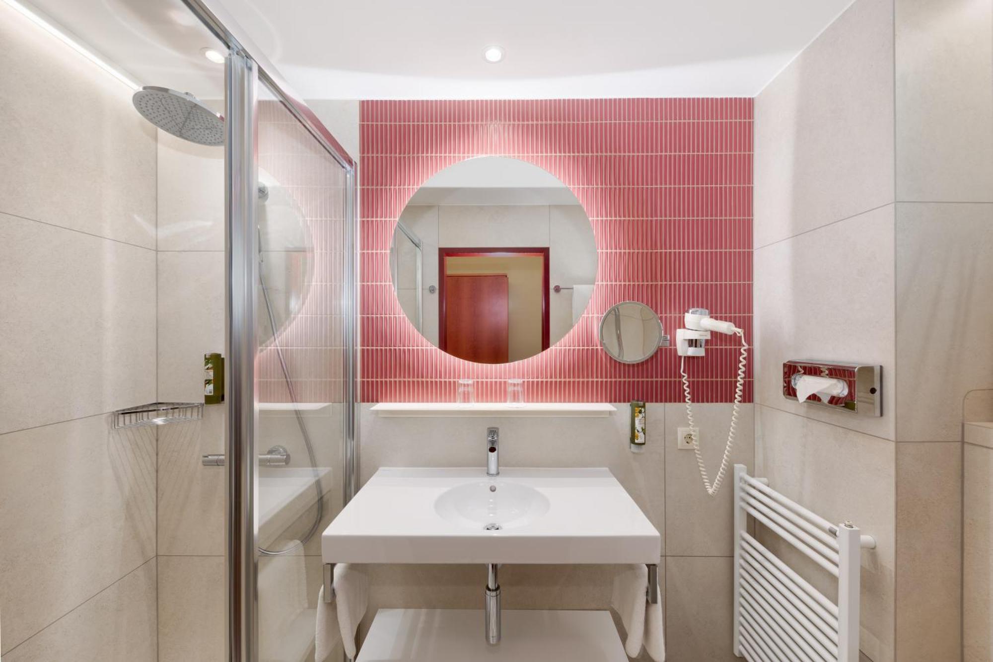 Triple Room SMART street view