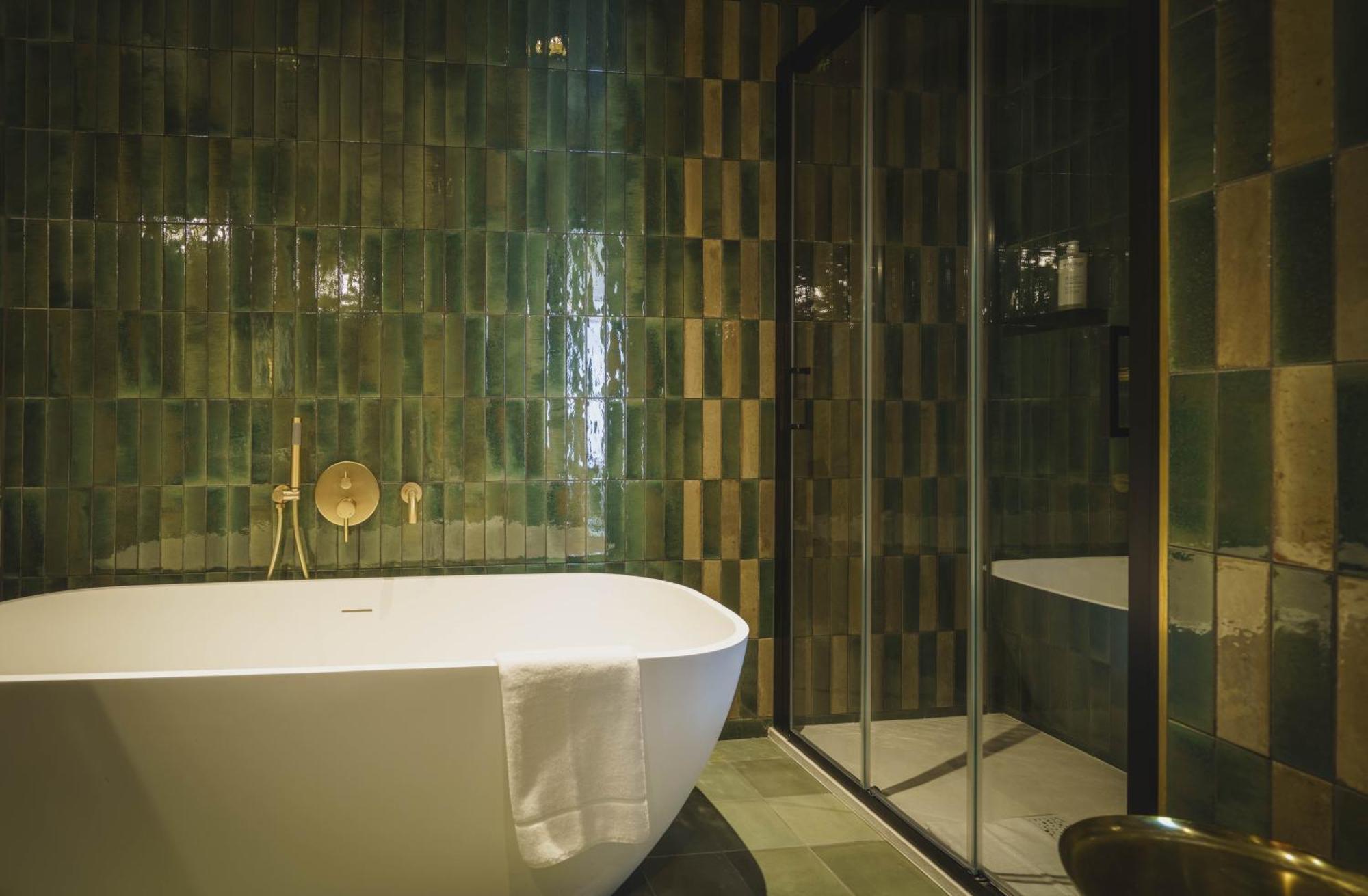 Junior Suite con Doccia e Vasca