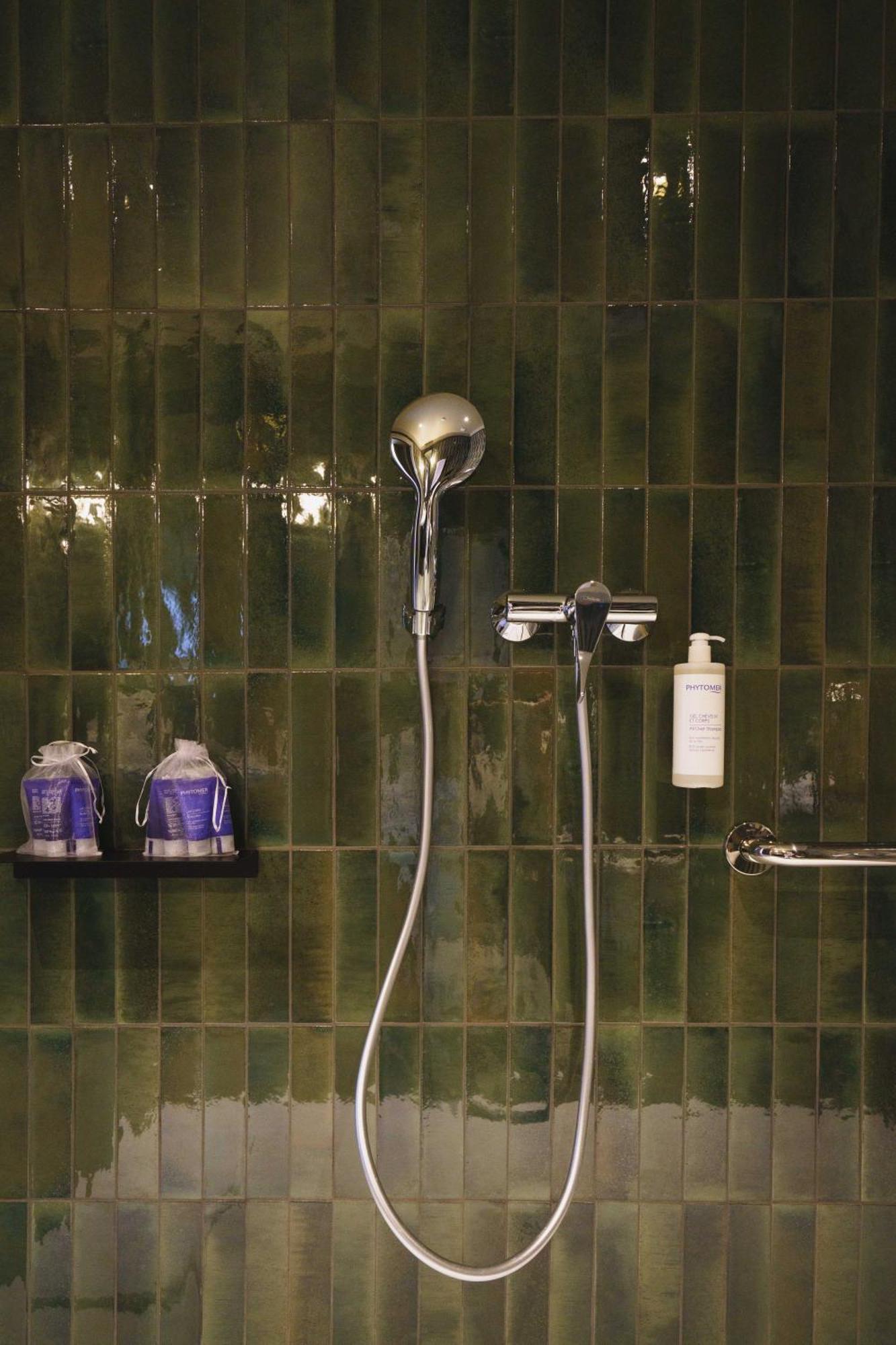 Junior Suite Shower