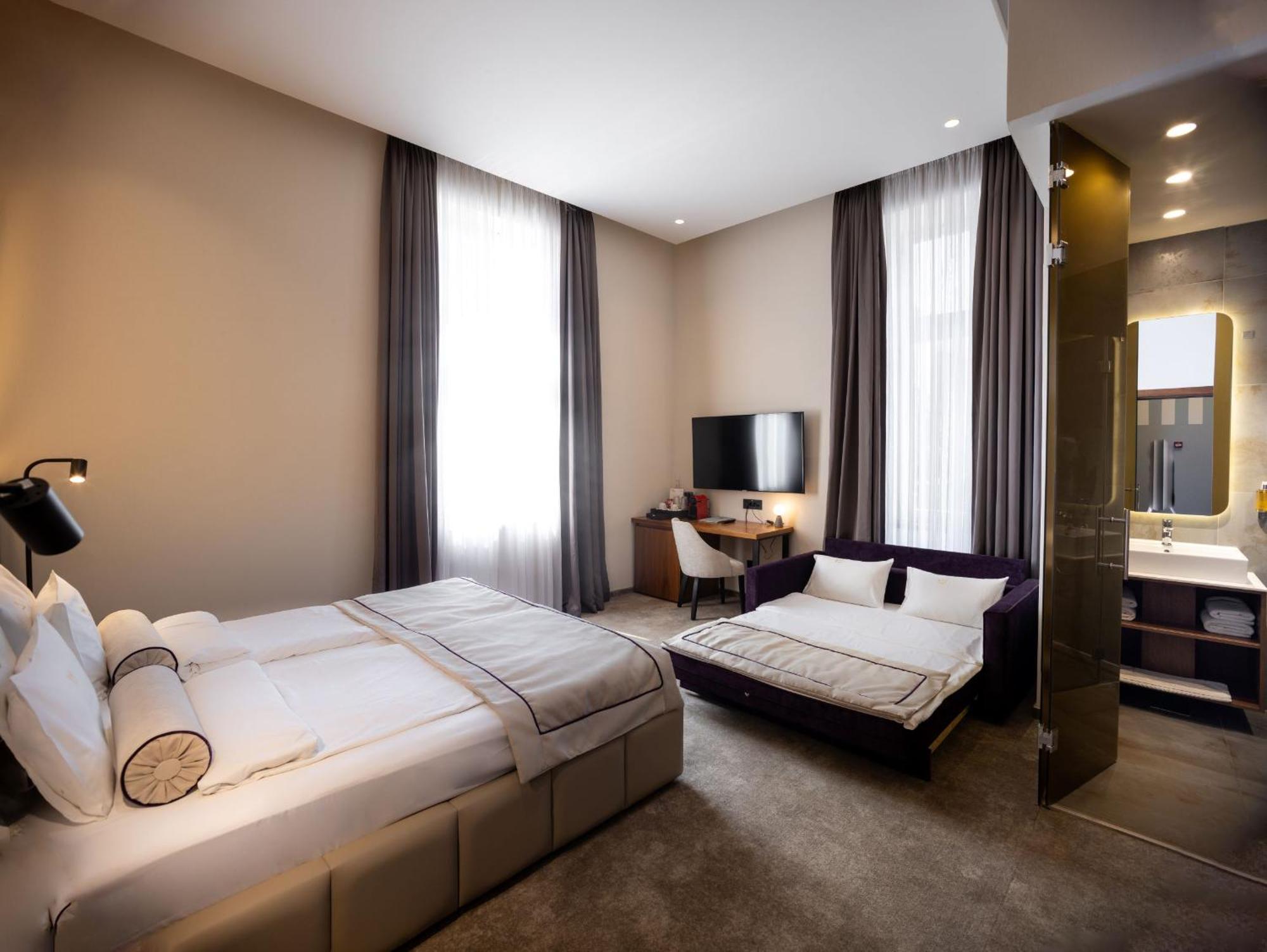 Deluxe Double or Twin Room