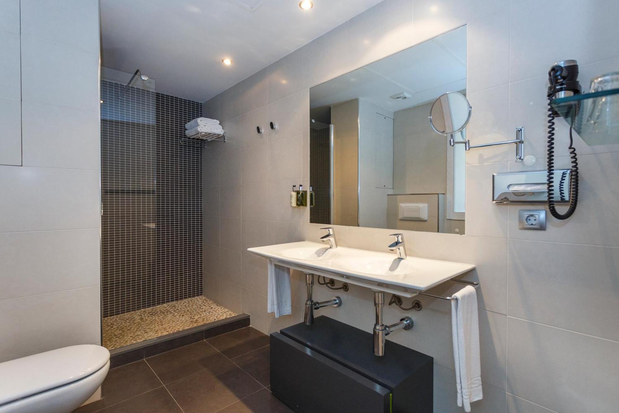 Queen Room Spa Bath