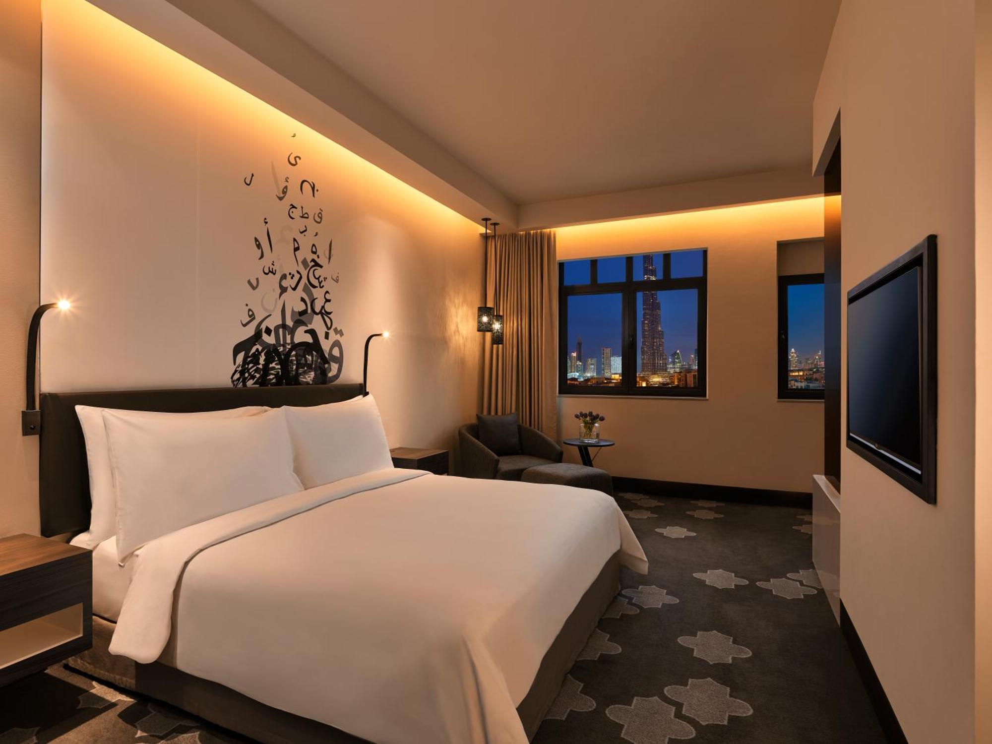 Deluxe King Room Landmark View