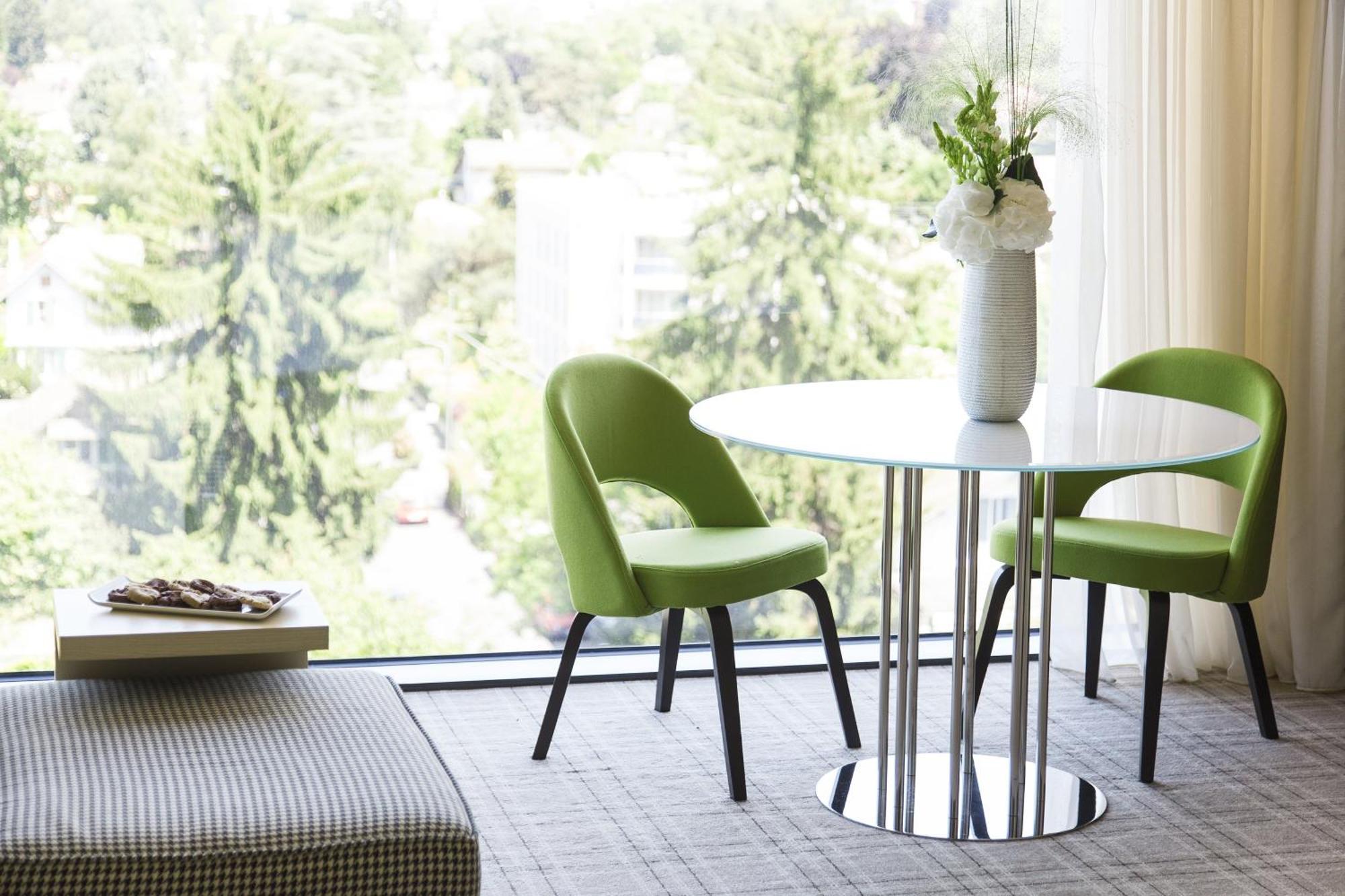 Junior King Suite Club Lounge Access