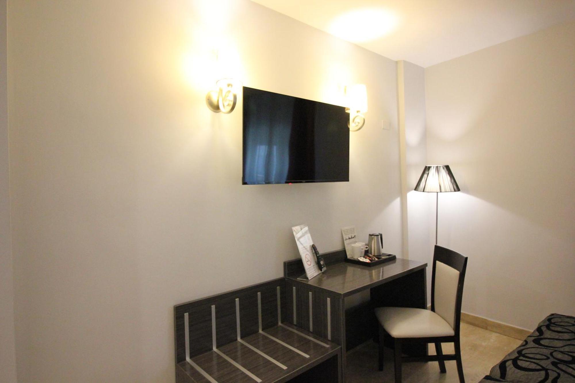 Standard Queen Room