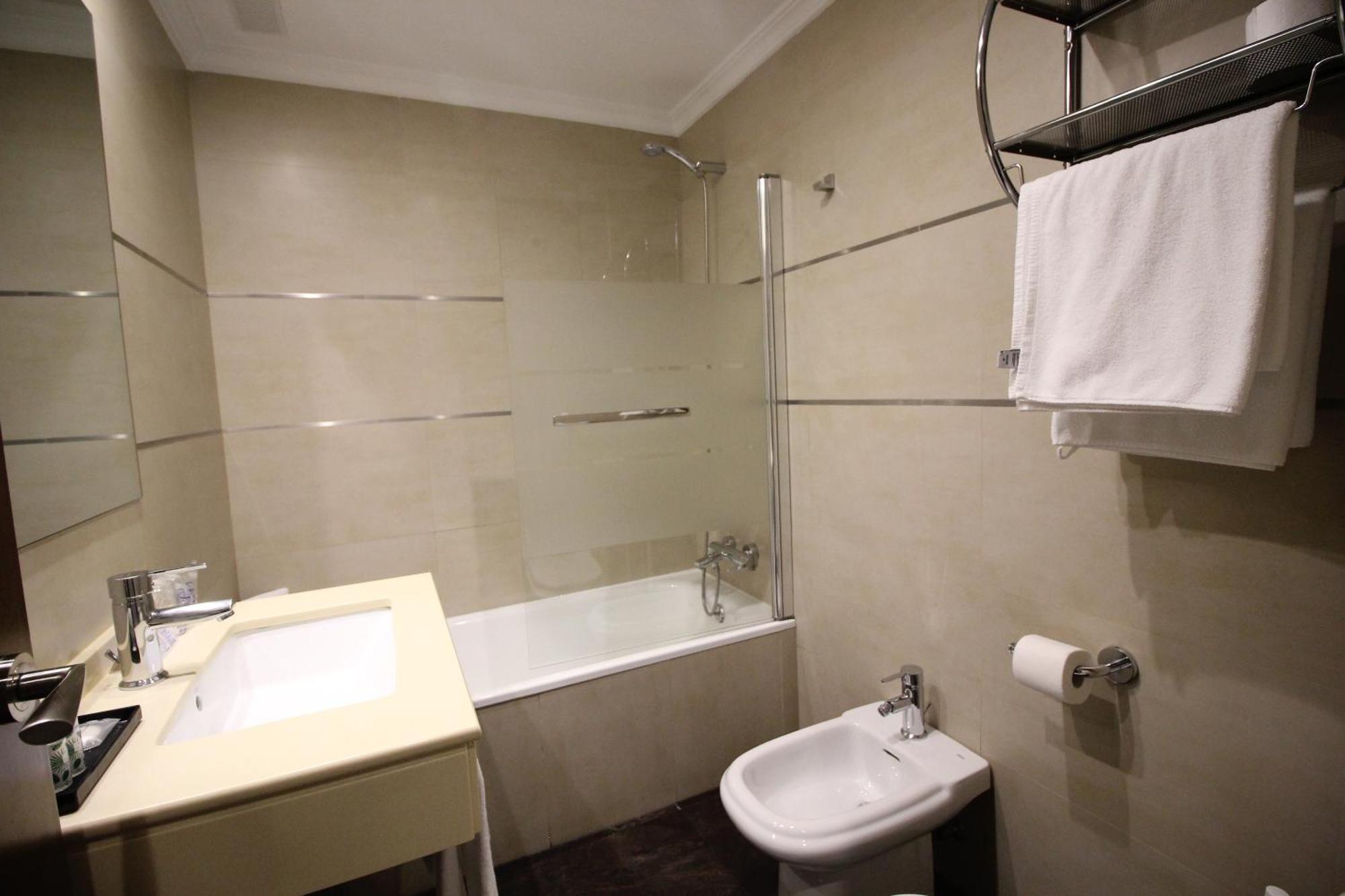 Standard Queen Room