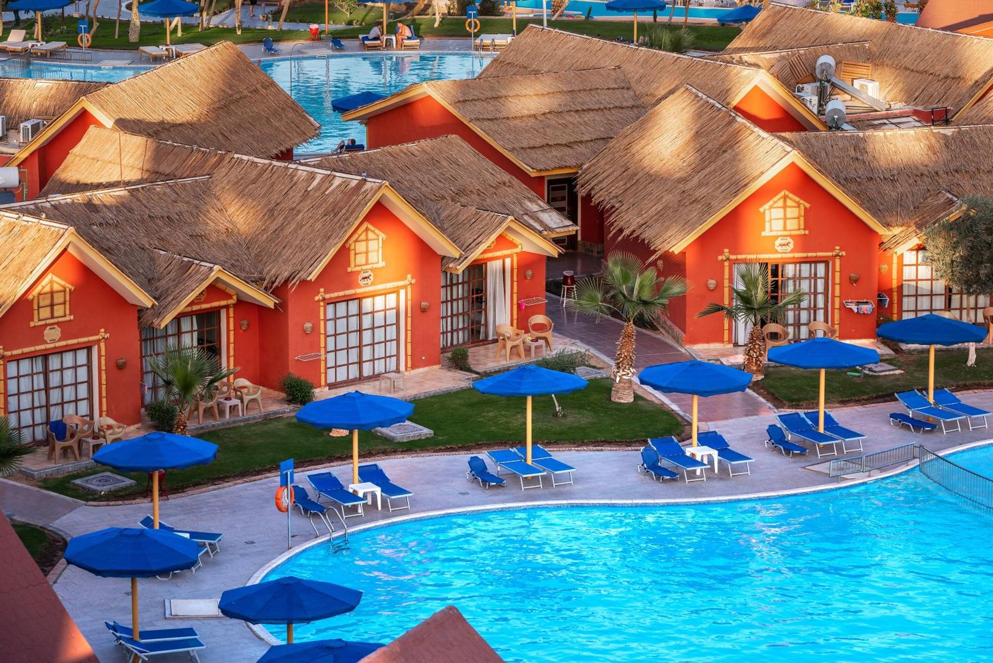 Bungalow con Accesso Diretto alla Piscina e Vista Piscina