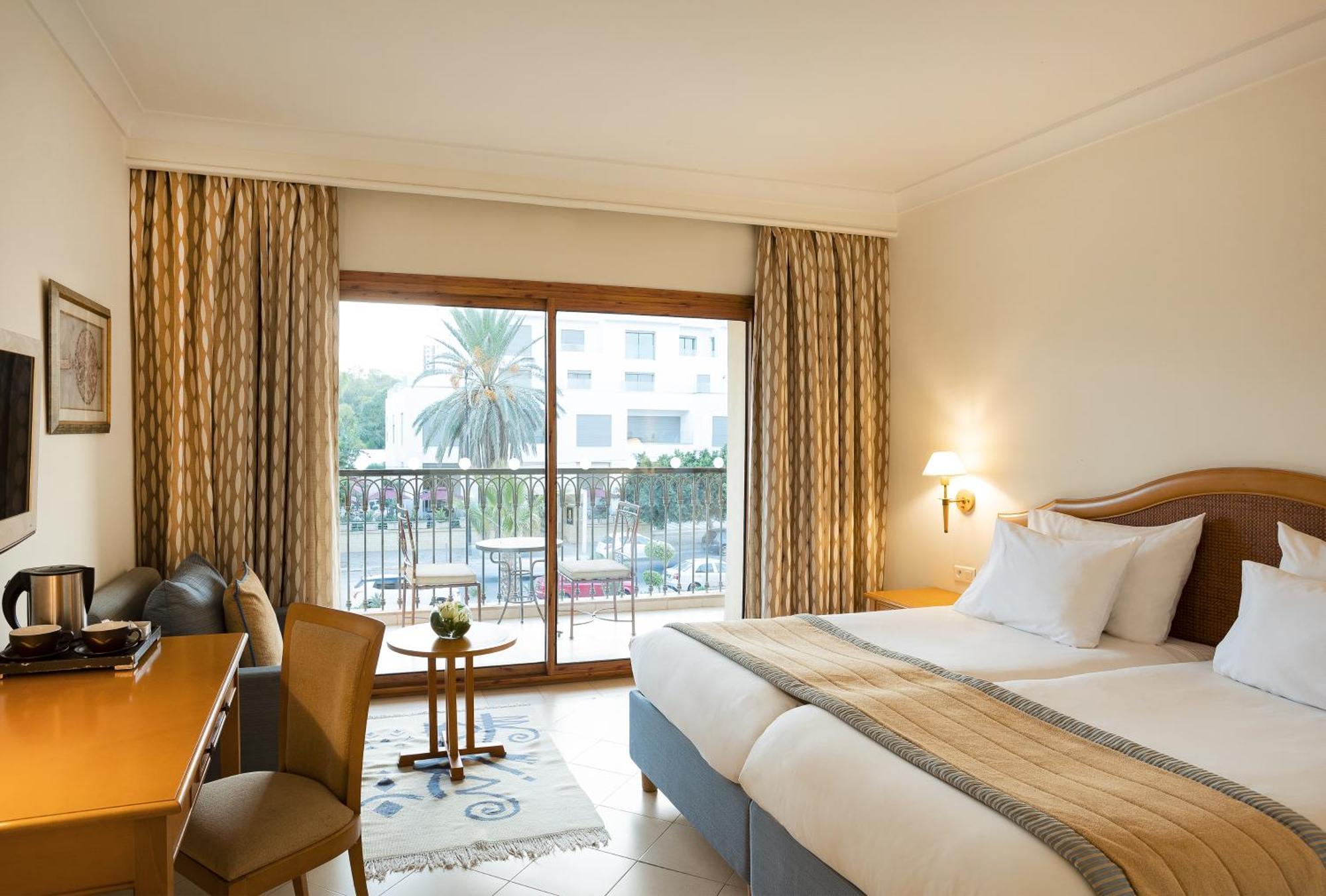 Classic King Room City View