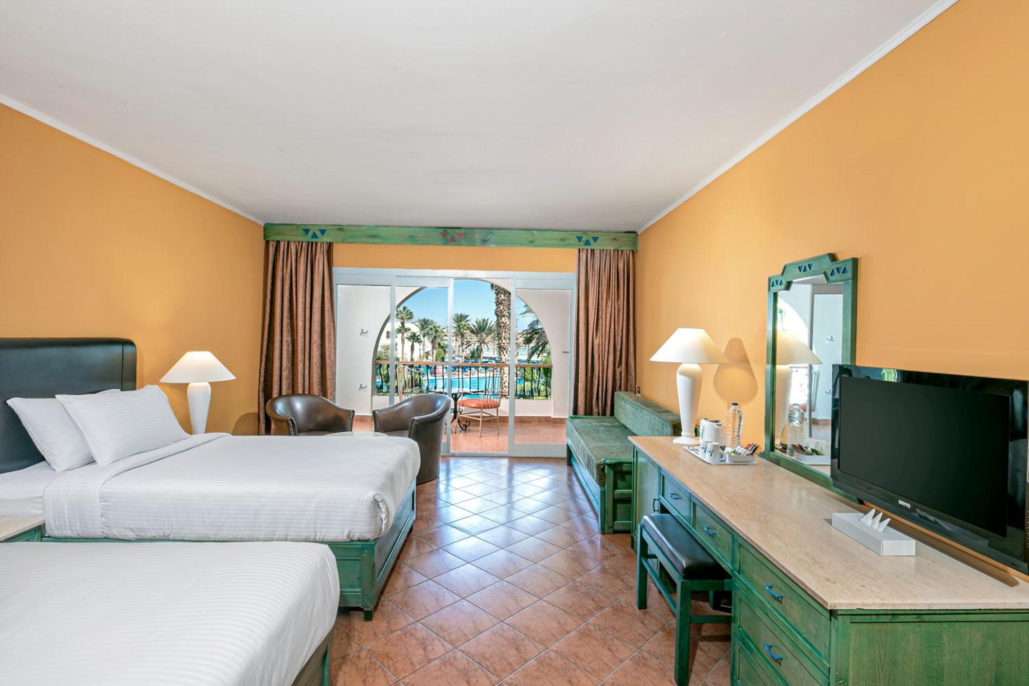 Azur Pool Room