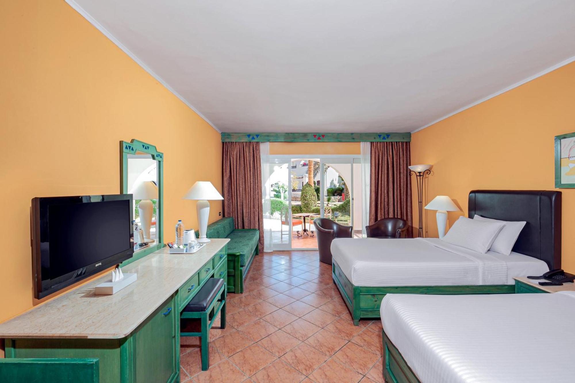 Azur Garden Room