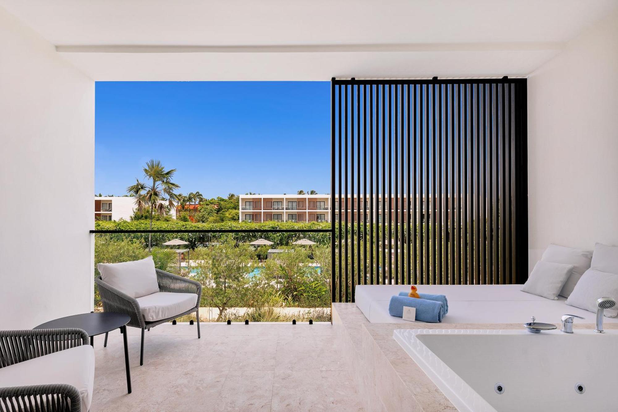 Suíte Júnior com 1 Cama King-Size e Vista da Piscina