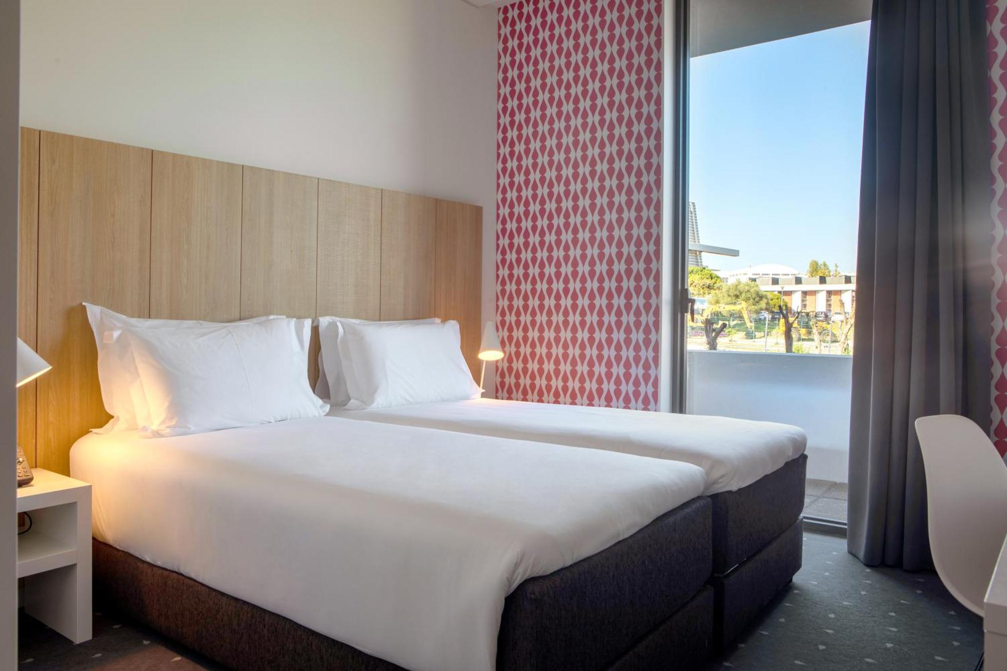 Quarto com 2 Camas de Solteiro