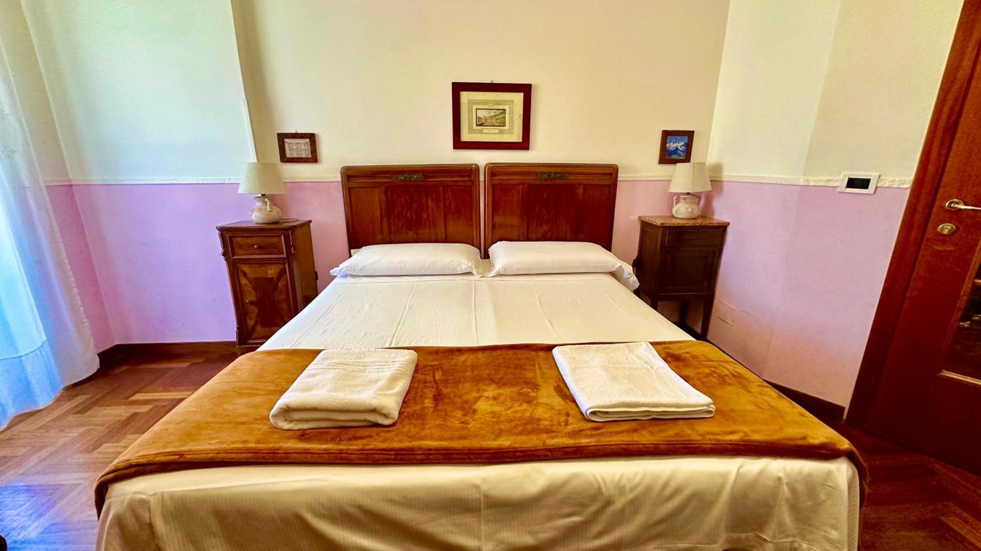 Double or Twin Room Private Bathroom