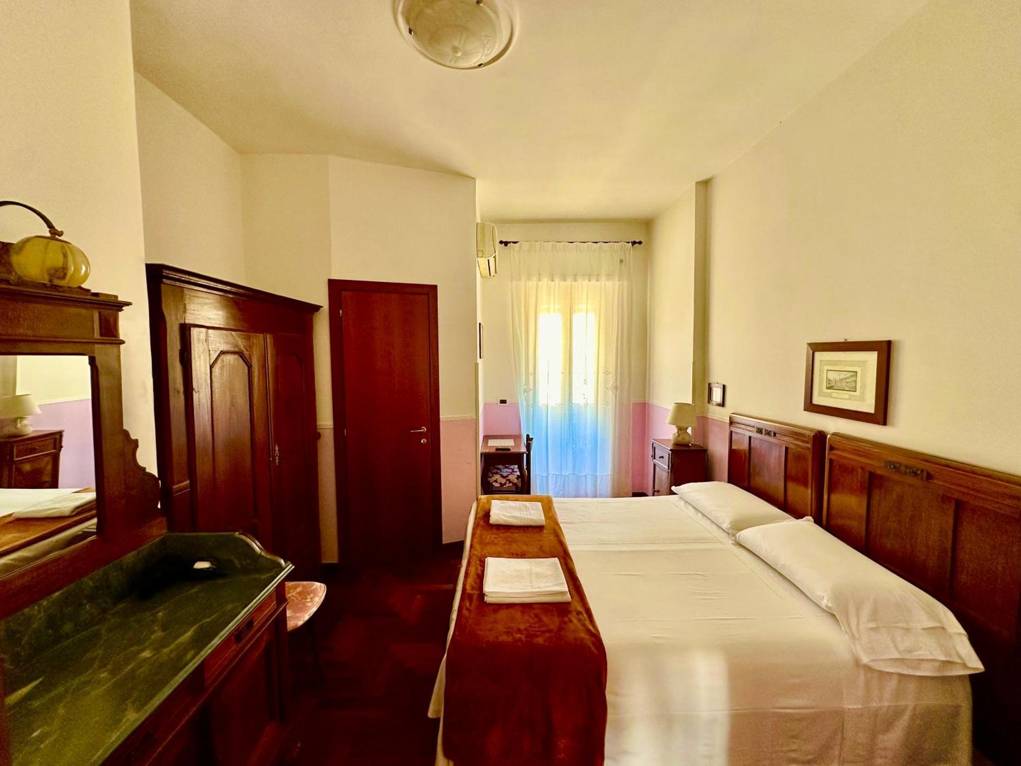 Double or Twin Room Private Bathroom