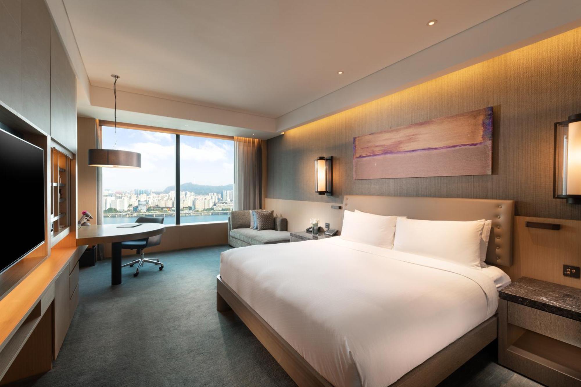 Premium King Room River View