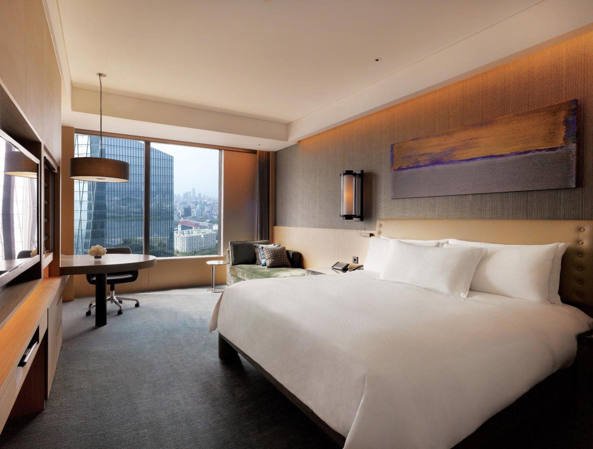 Deluxe King Room City River View