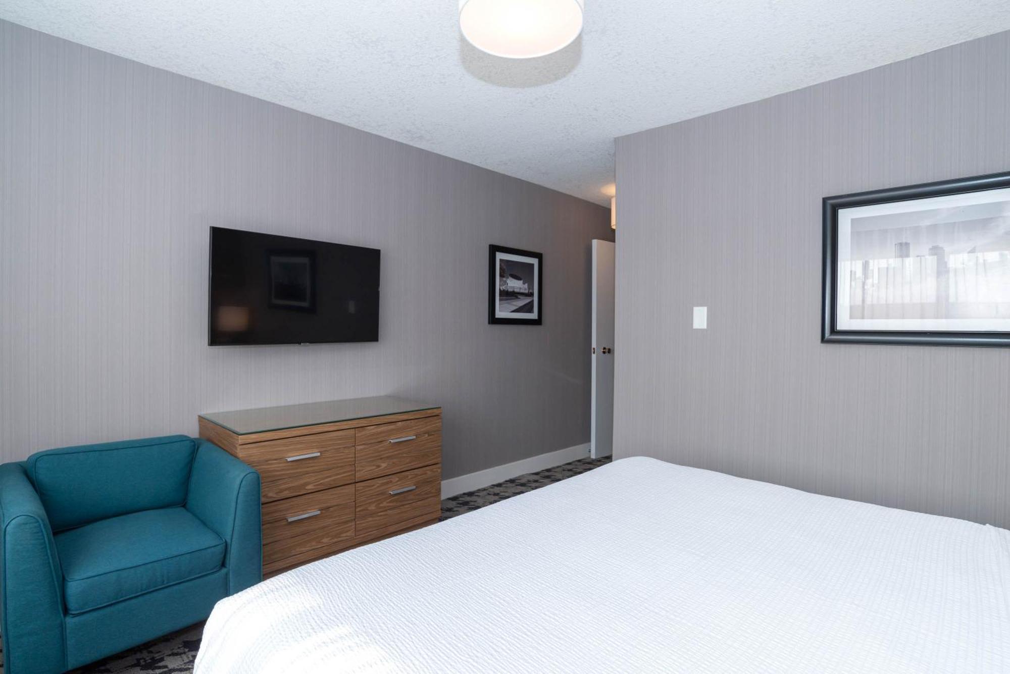 Standard Suite 1 King Bed Sofa Bed Kitchenette