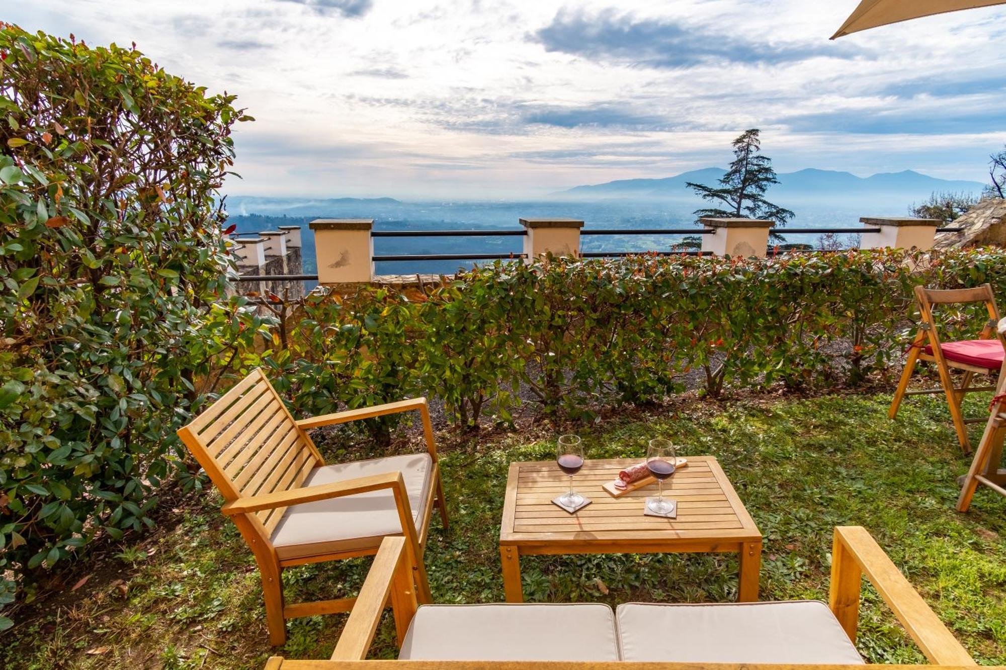 Executive One-Bedroom Apartment Terrace Garden View