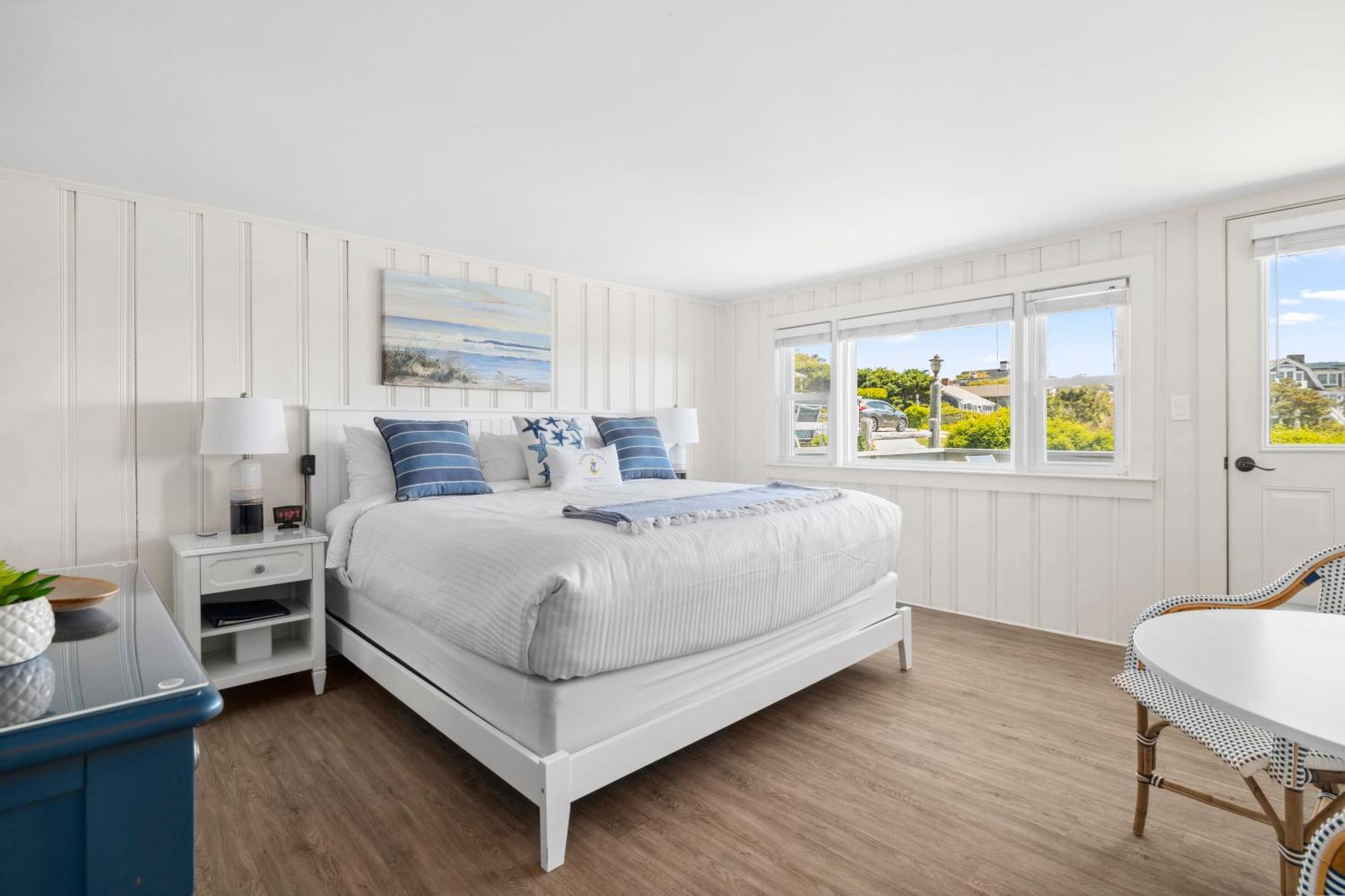 King Room Partial Sea View
