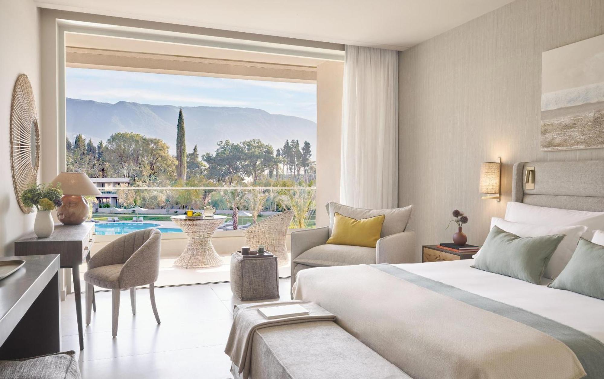 Chambre Double Supérieure - Vue sur Piscine
