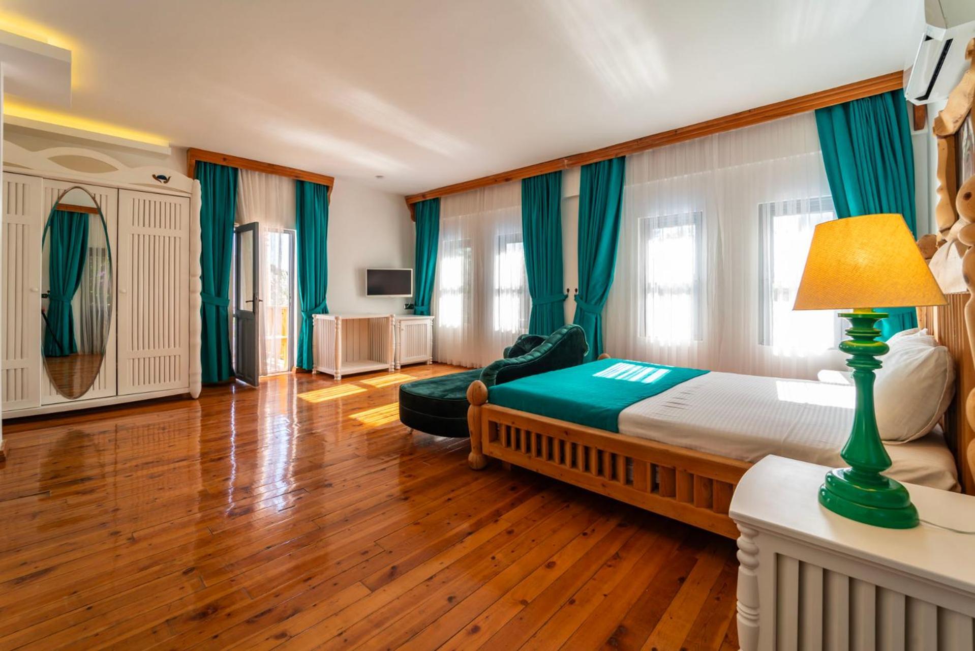 Deluxe Double or Twin Room