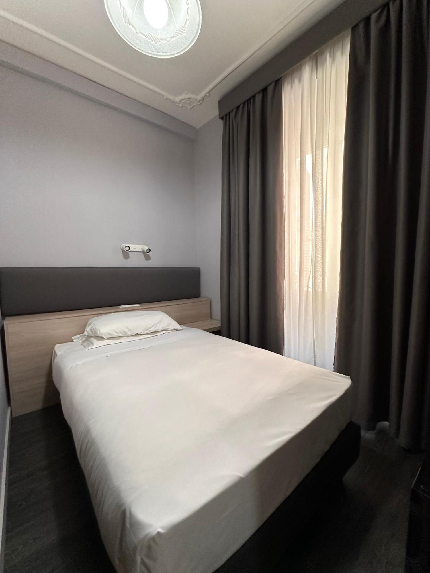 Quarto Individual com 1 Cama de Corpo e Meio