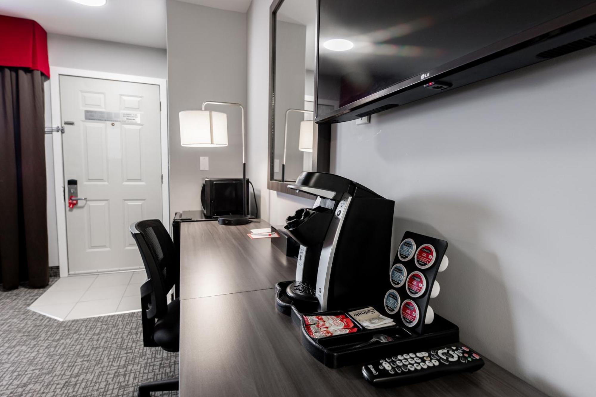Queen Room Exterior Access