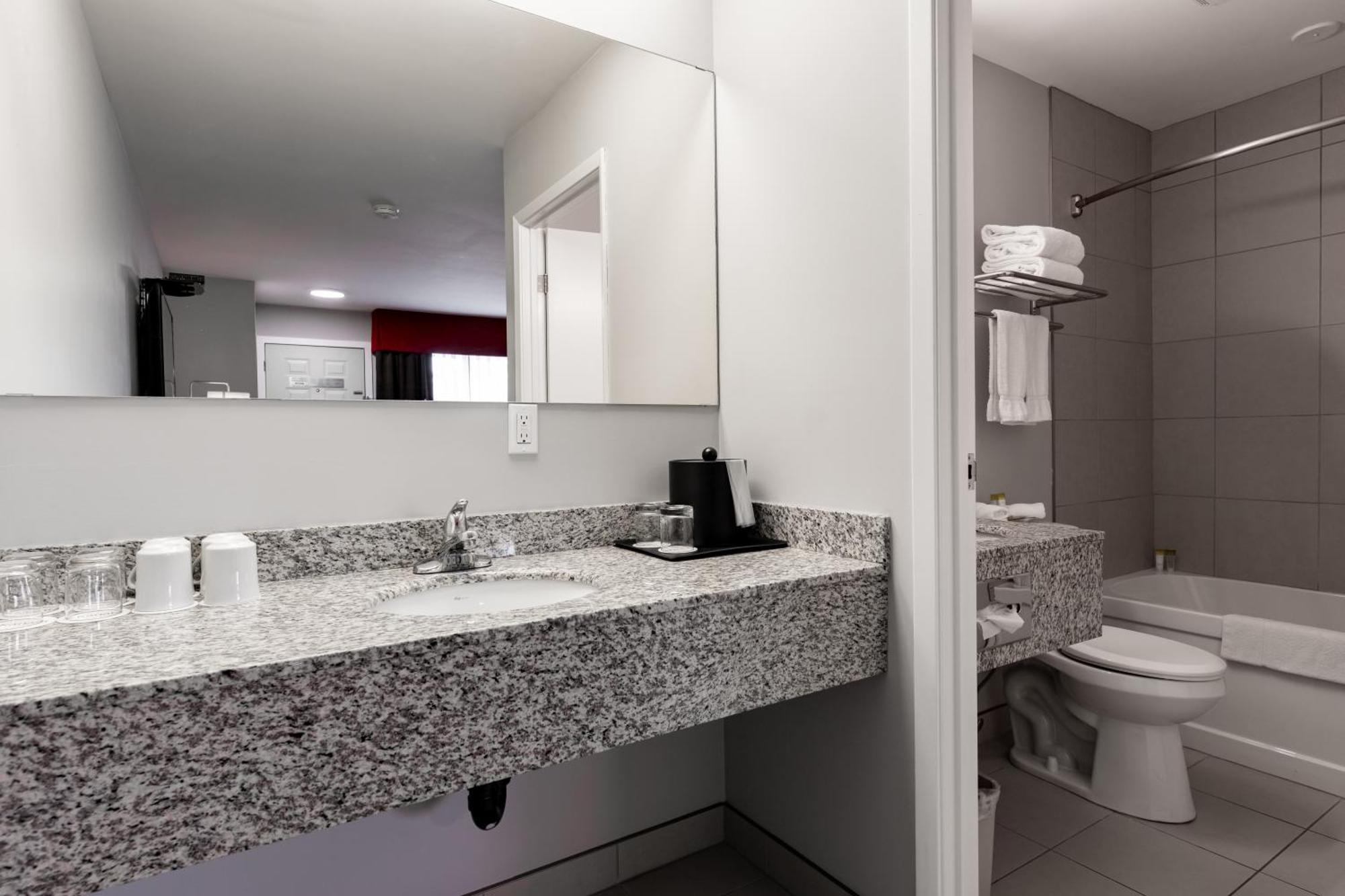 Queen Room Exterior Access