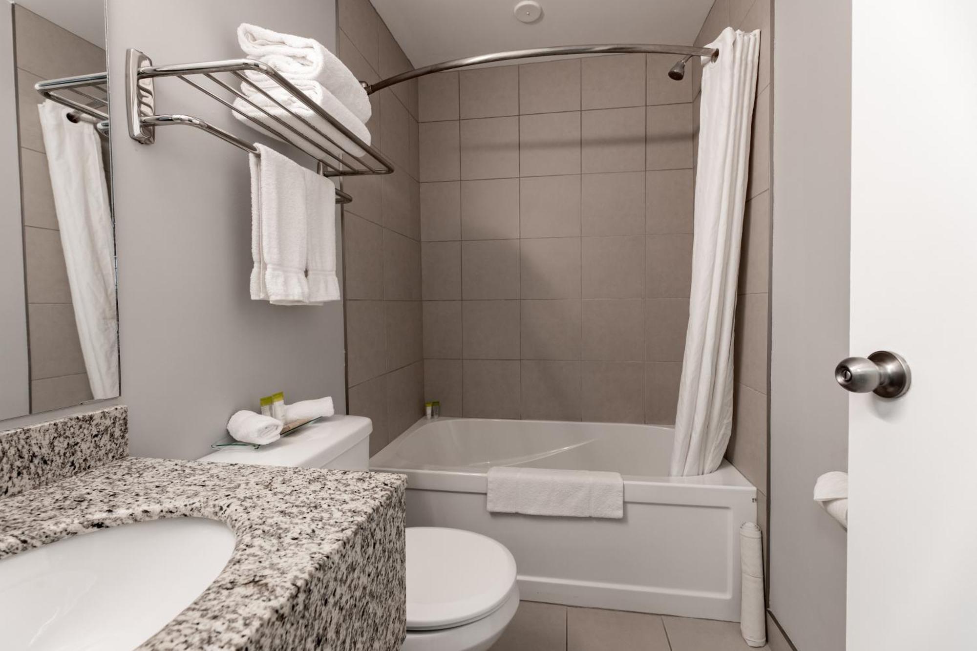 Queen Room Exterior Access