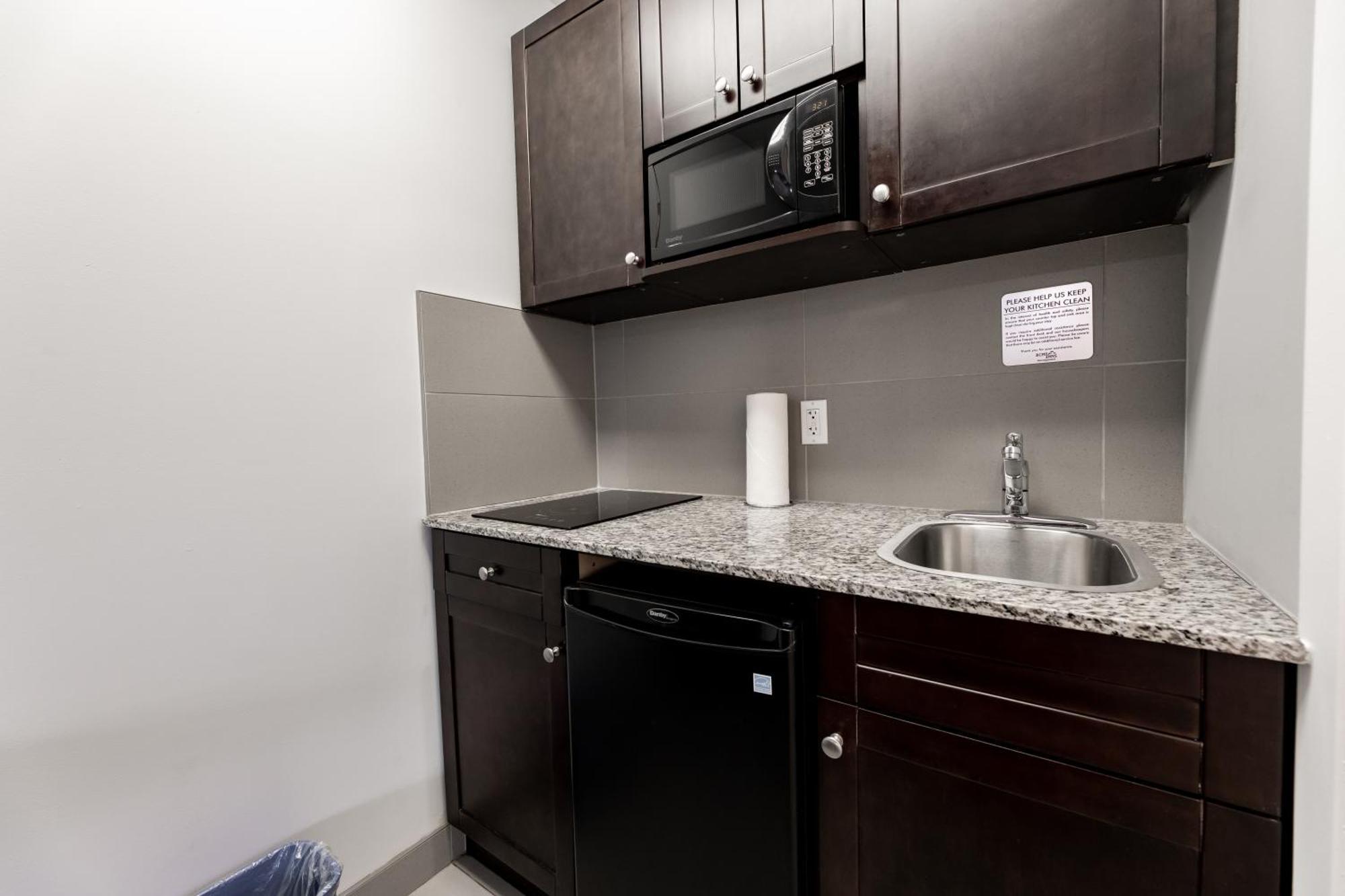 Queen Kitchen Pet-Friendly Exterior Access