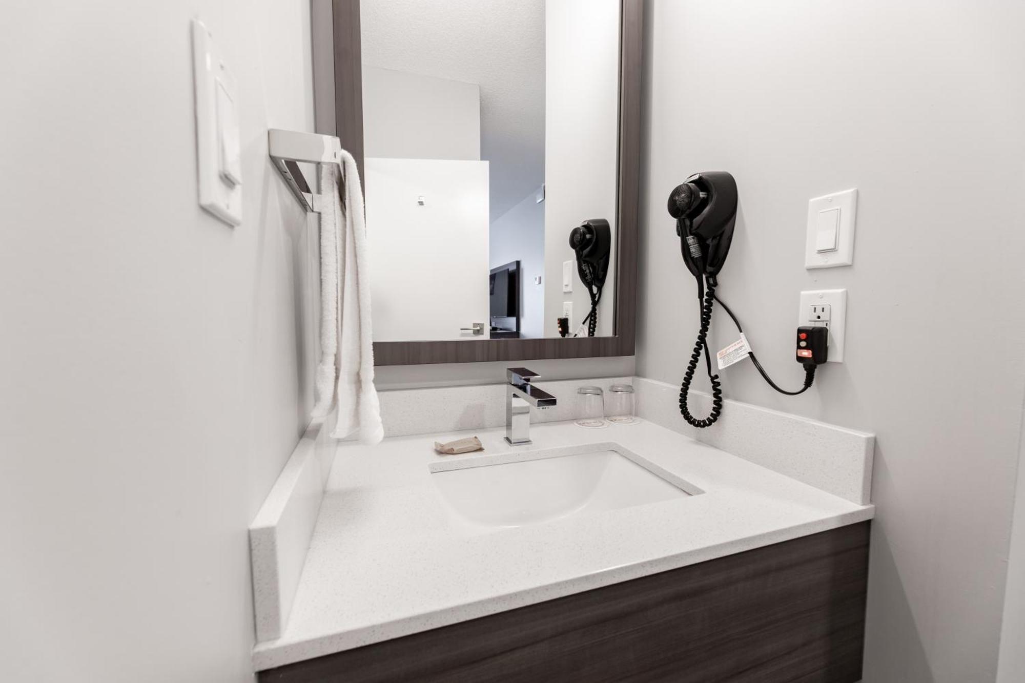 Executive King Room Interior Access