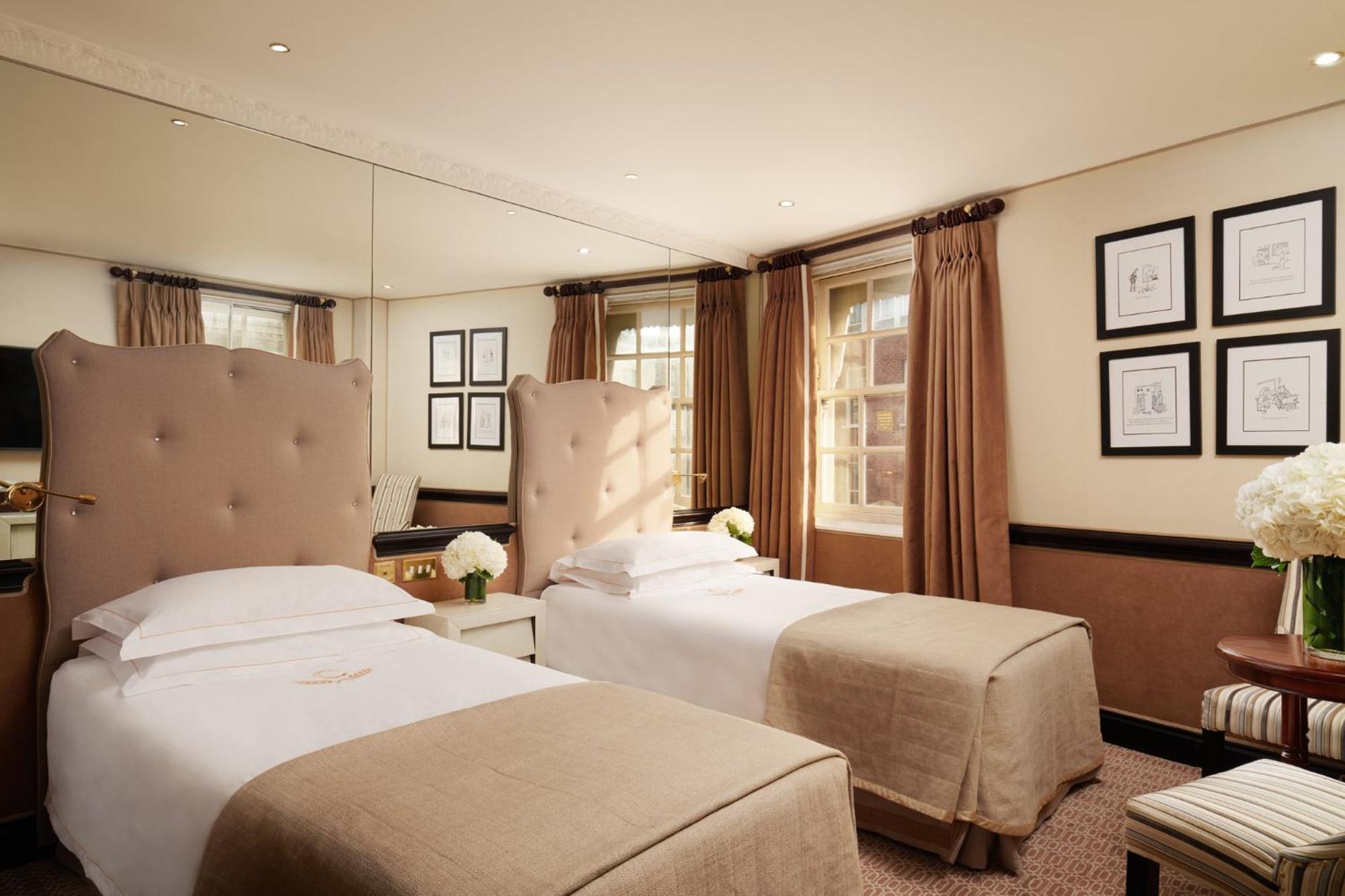 Quarto com 2 Camas de Solteiro