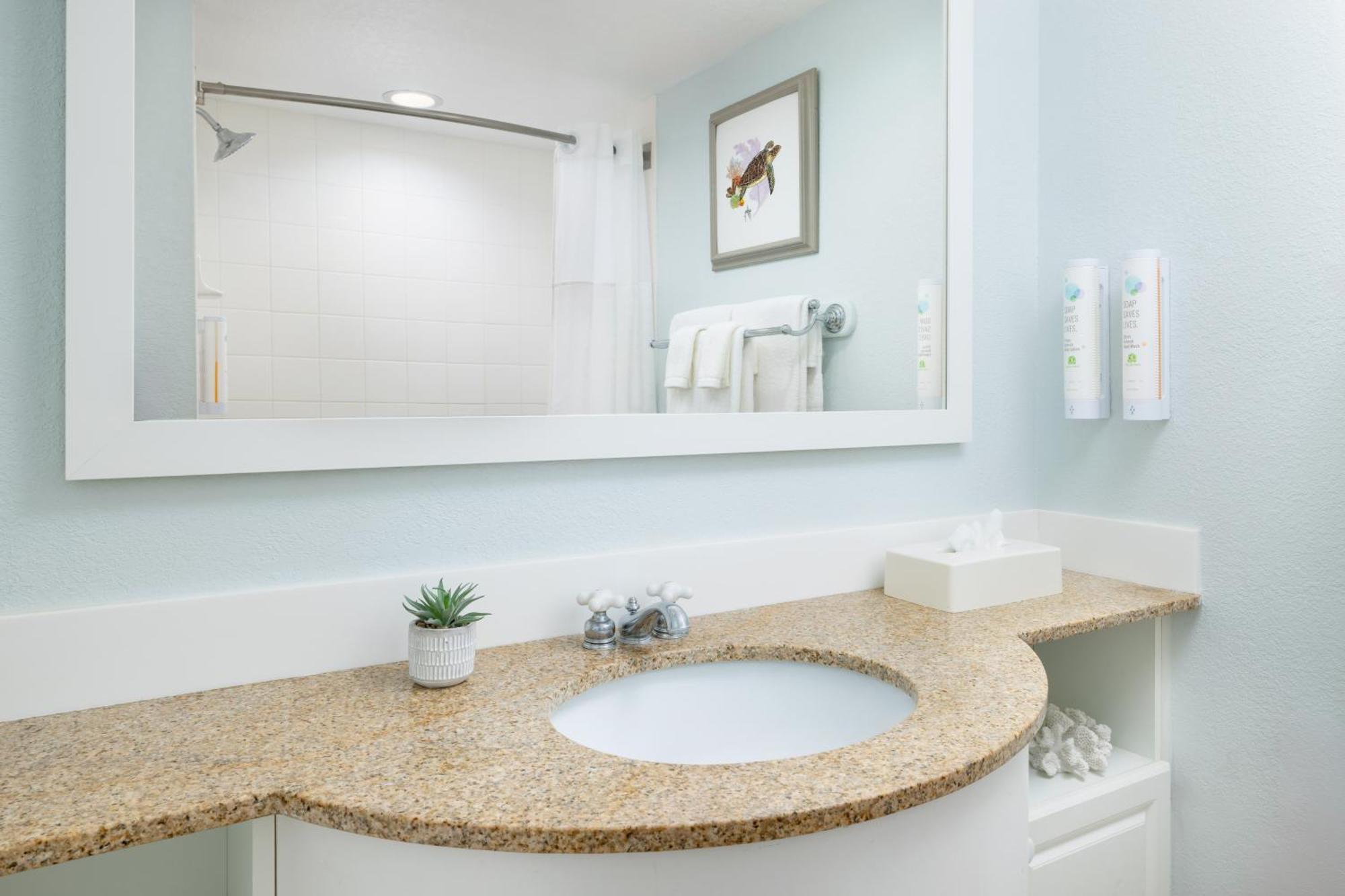 One-Bedroom Suite Balcony Gulf View Recently Renovated