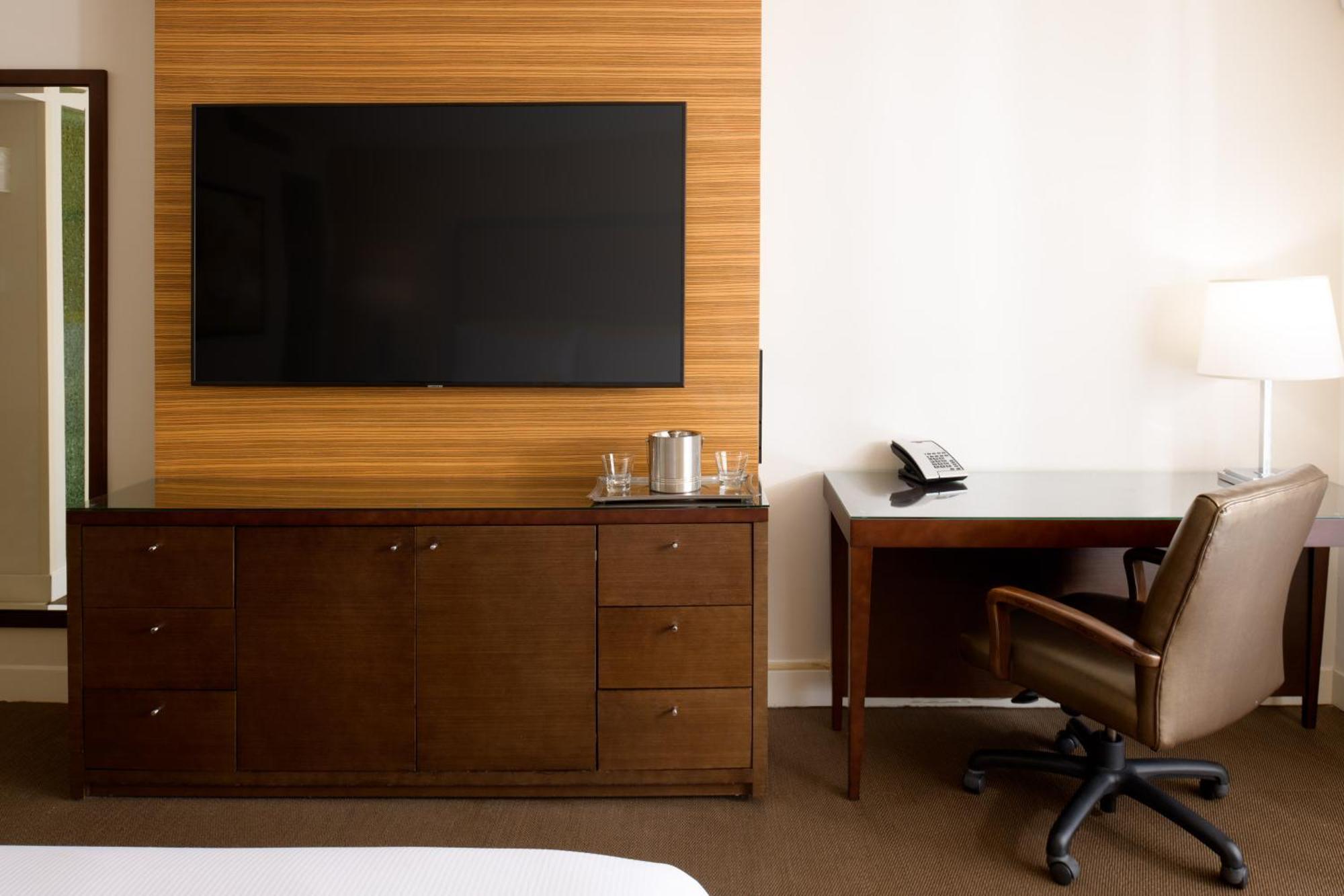 Queen Room Two Queen Beds City View
