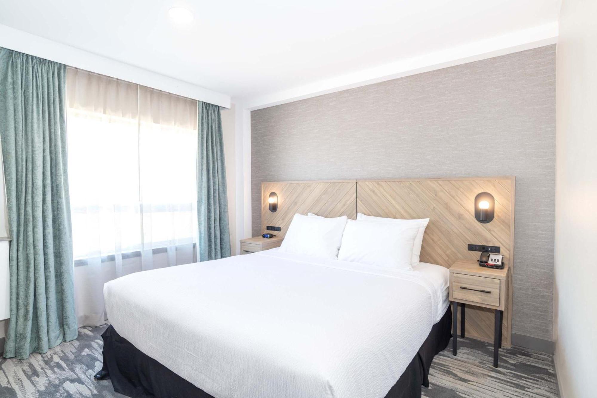 Grand Suite 1 King Bed Sofa Bed Kitchenette
