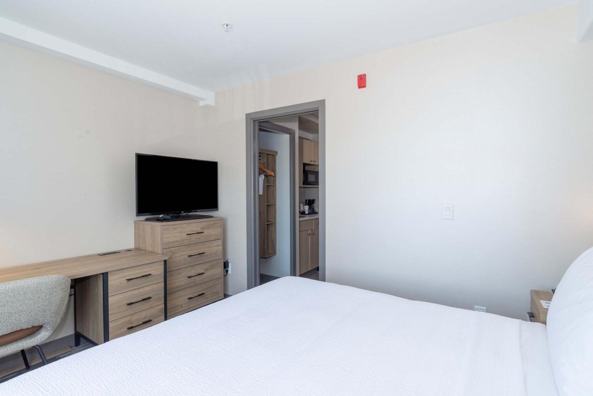 Standard Suite 1 King Bed Sofa Bed Kitchenette