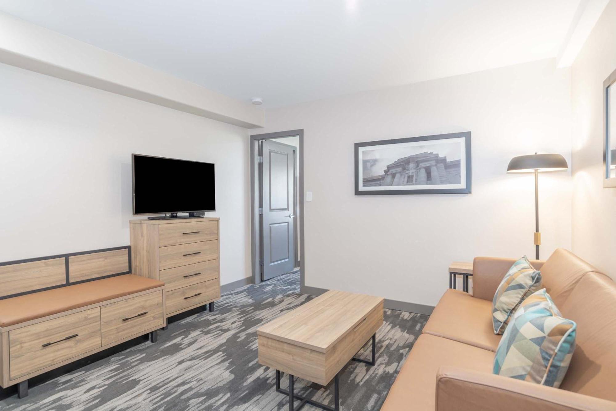 Grand Suite 1 King Bed Sofa Bed Kitchenette