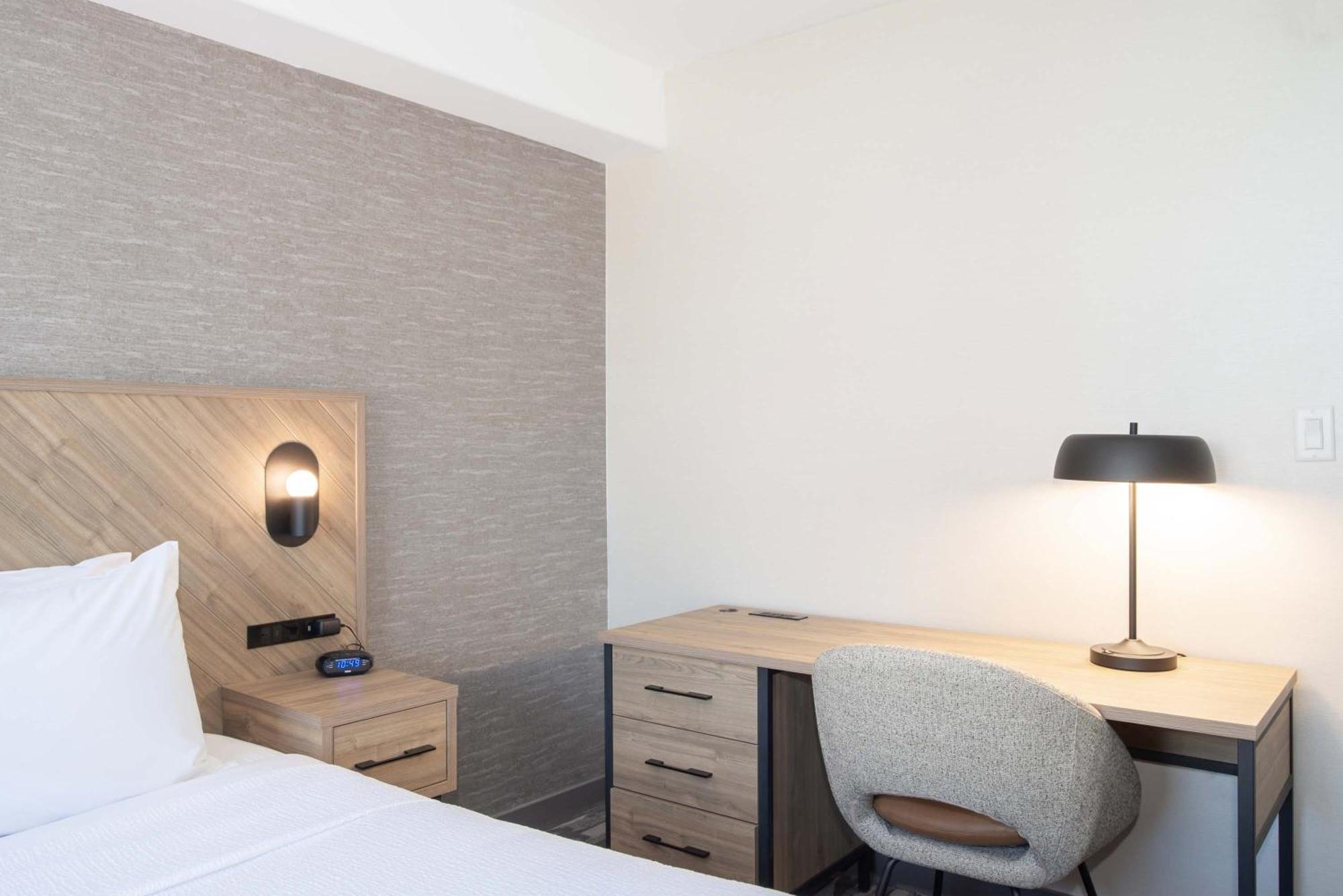 Standard Room 1 King Bed