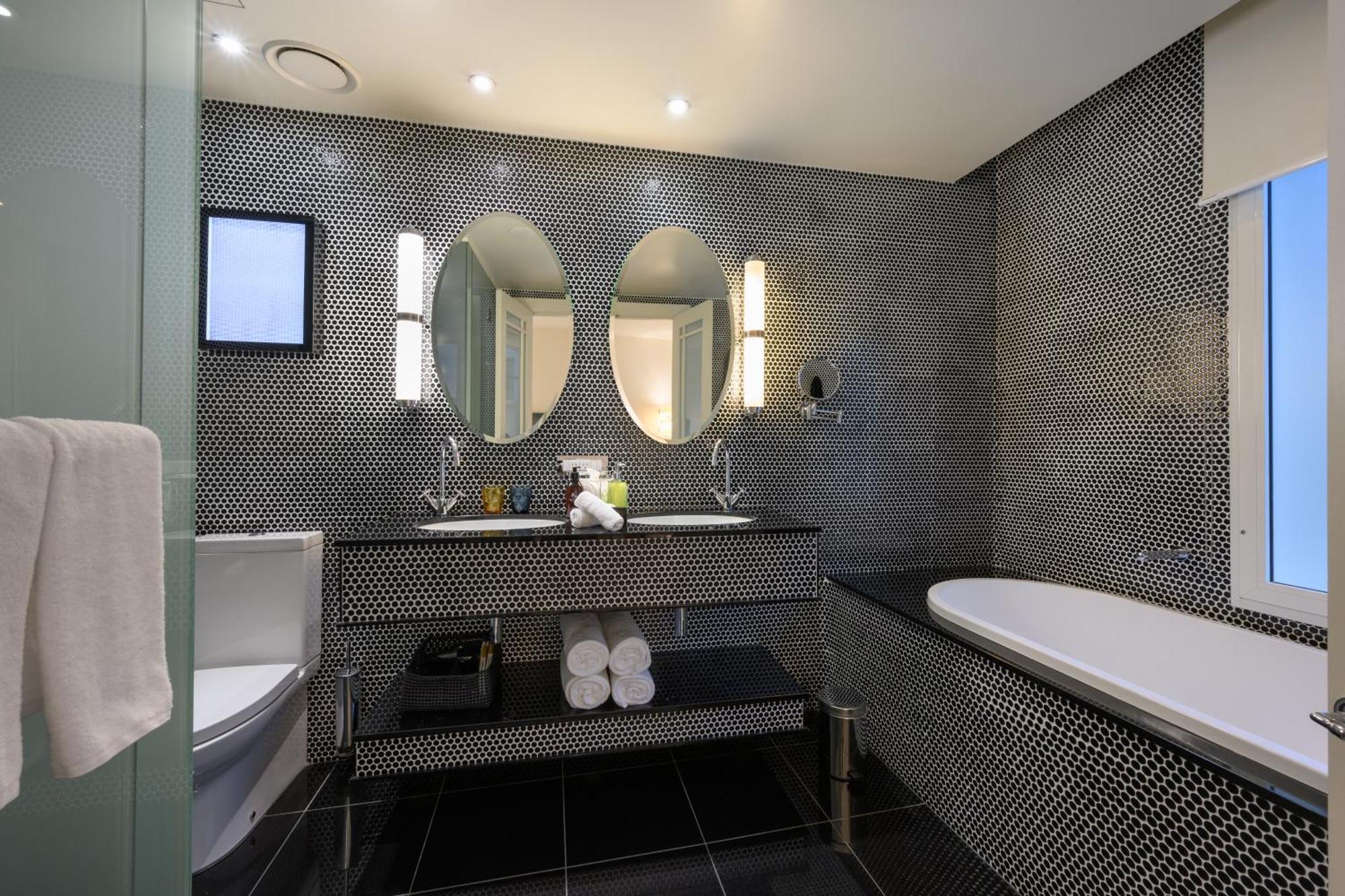 Courtyard Suite