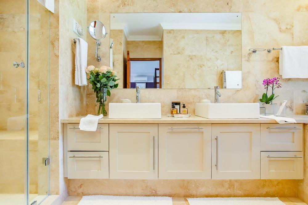 Luxury King Room