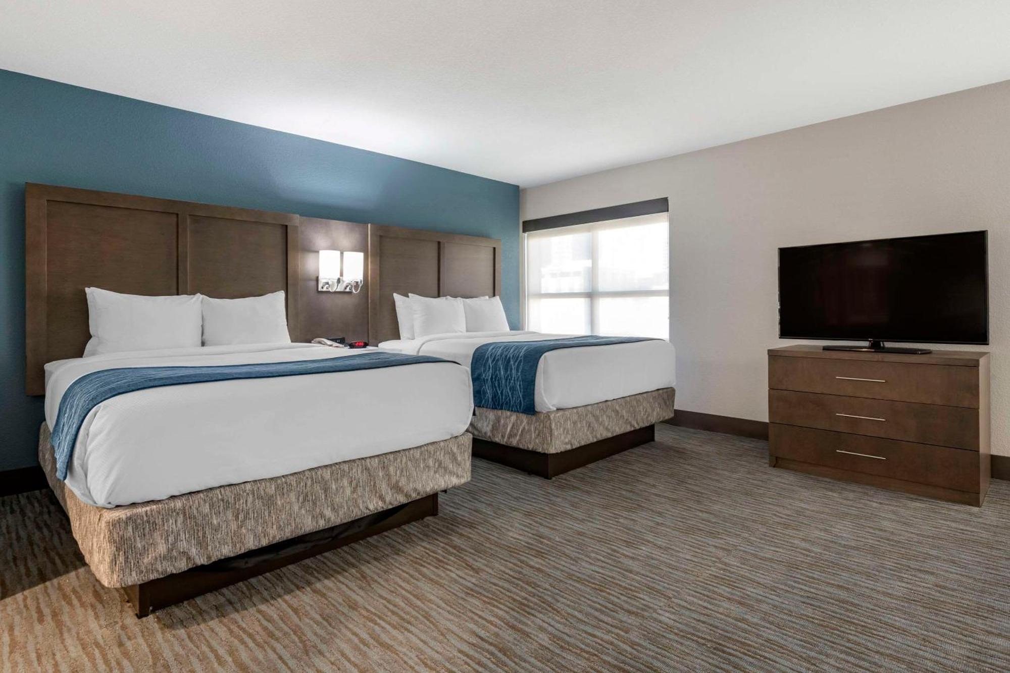 Queen Suite Two Queen Beds Non-Smoking