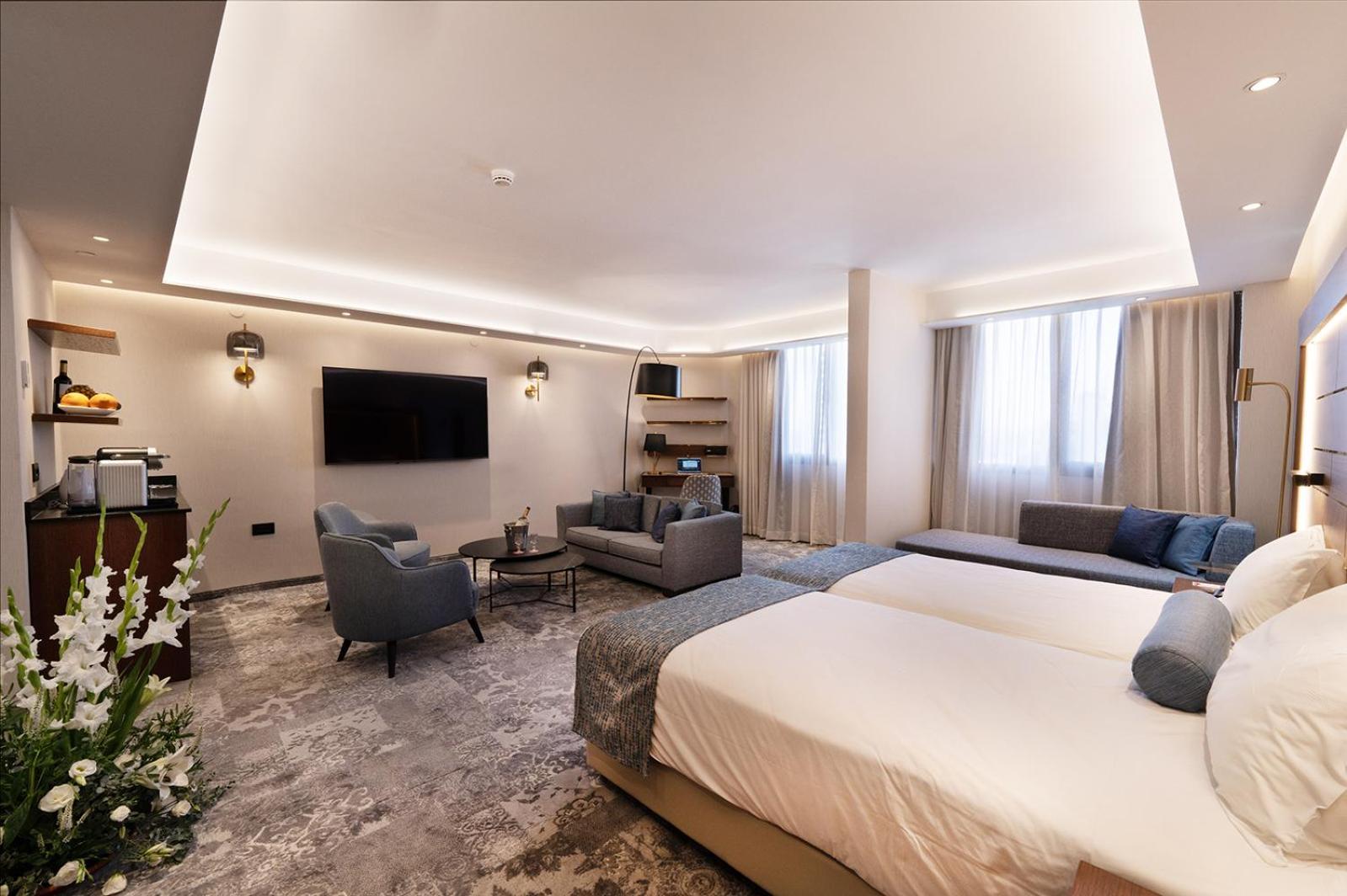 Honeymoon Suite