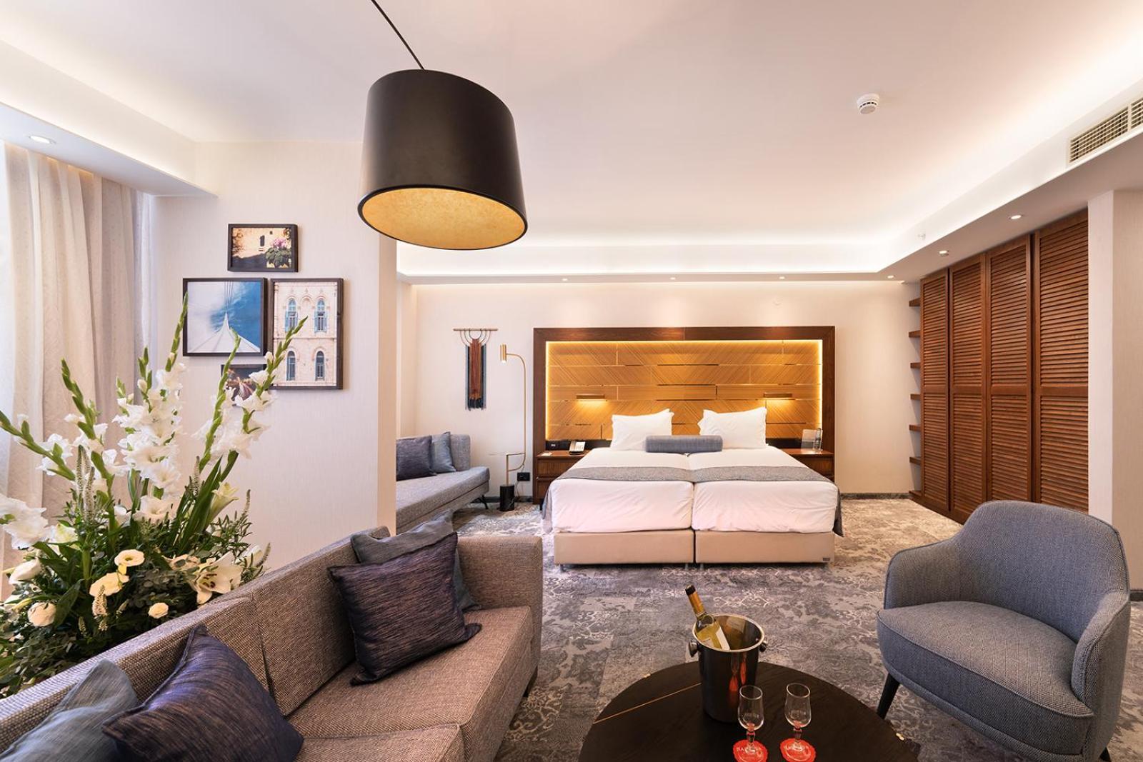 Honeymoon Suite