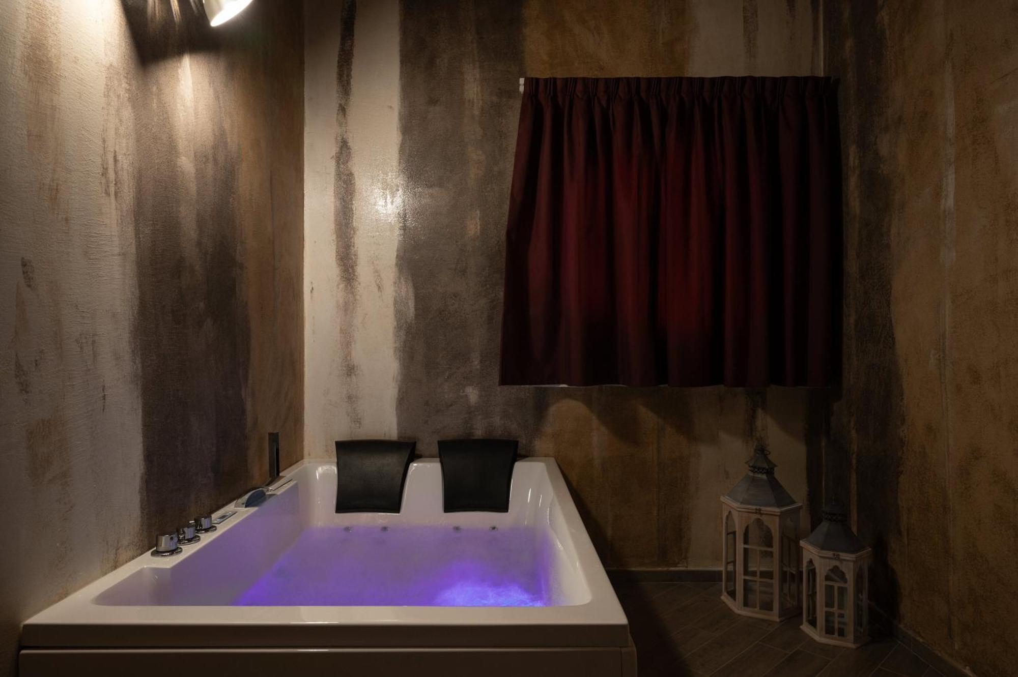 King Room Spa Bath
