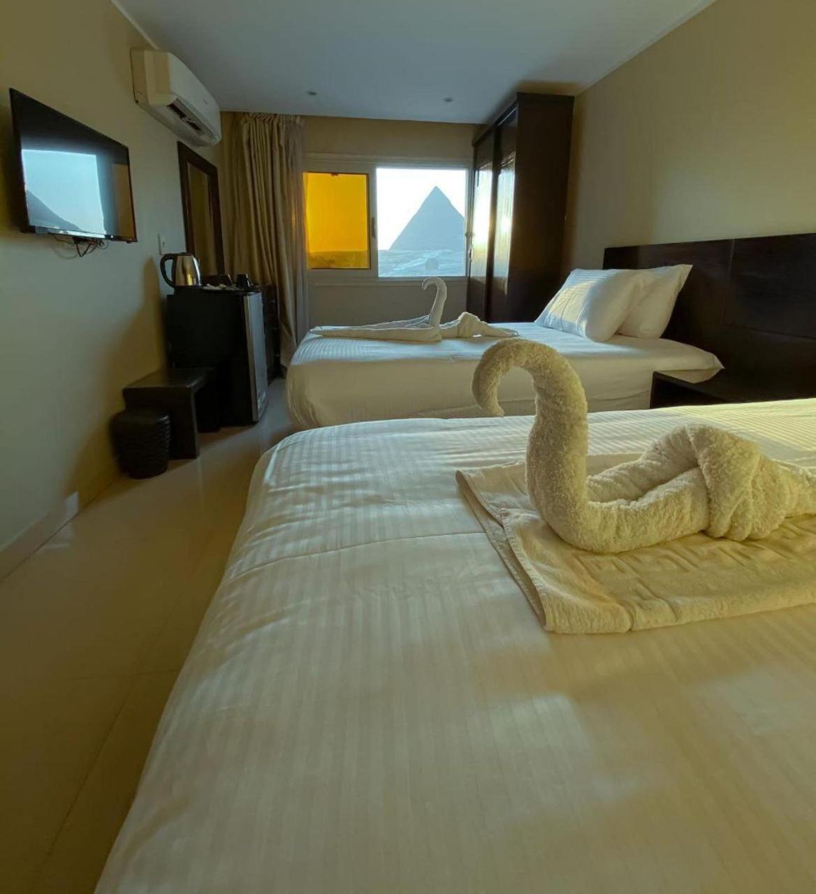 Deluxe Double or Twin Room Window Pyramids View