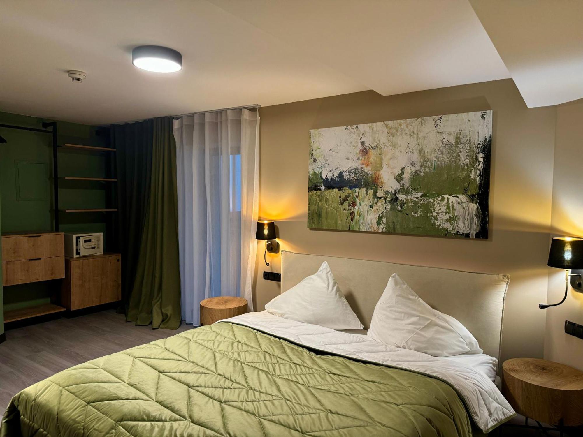 Deluxe Suite