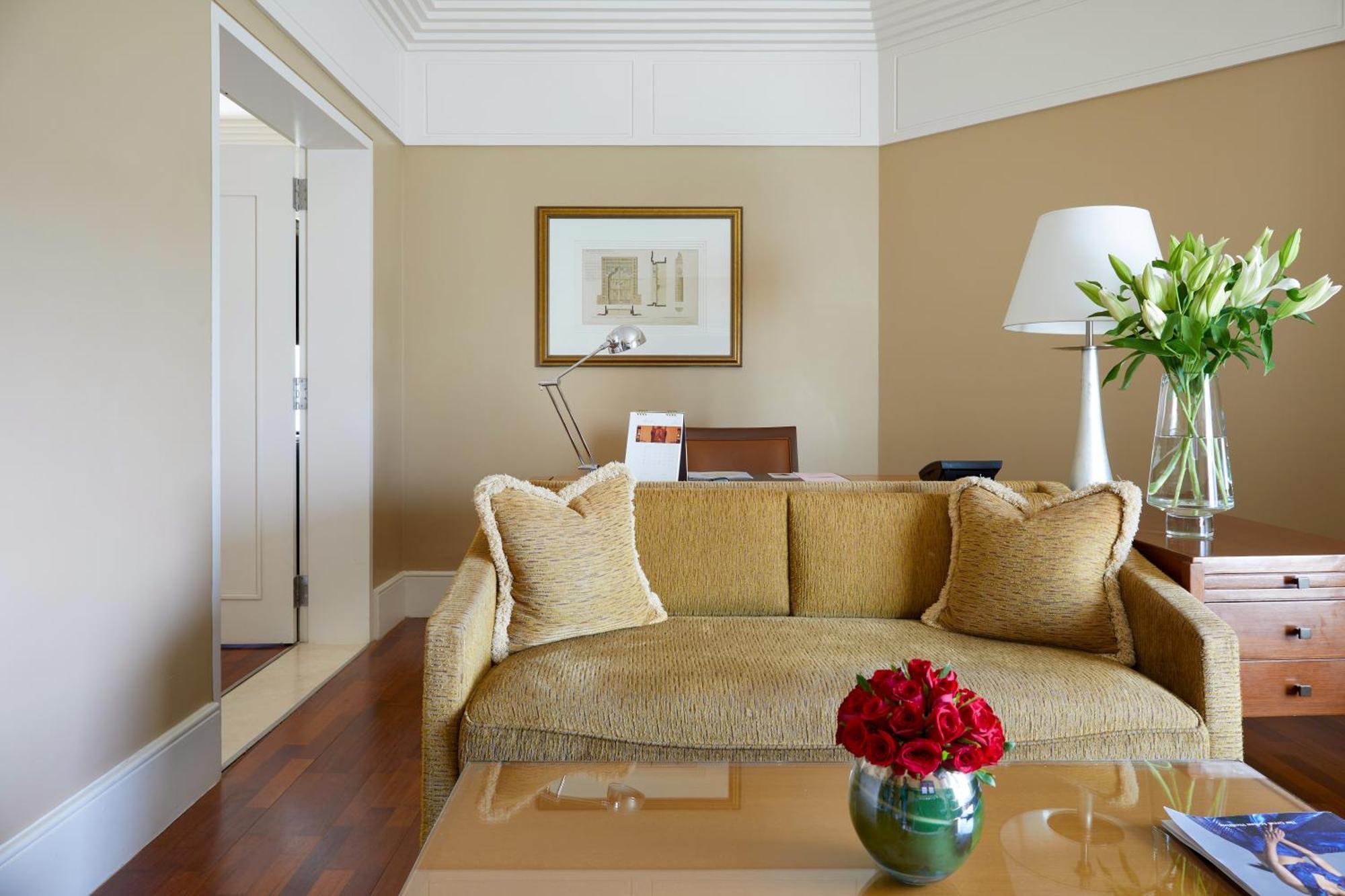 Executive Suite Bathtub Complimentary Airport transfer Lounge Accesscomplimentary usage of meeting room two hours per