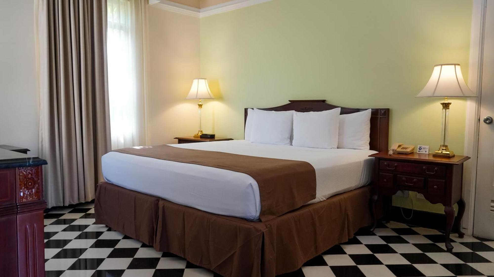 Standard Zimmer mit Kingsize-Bett